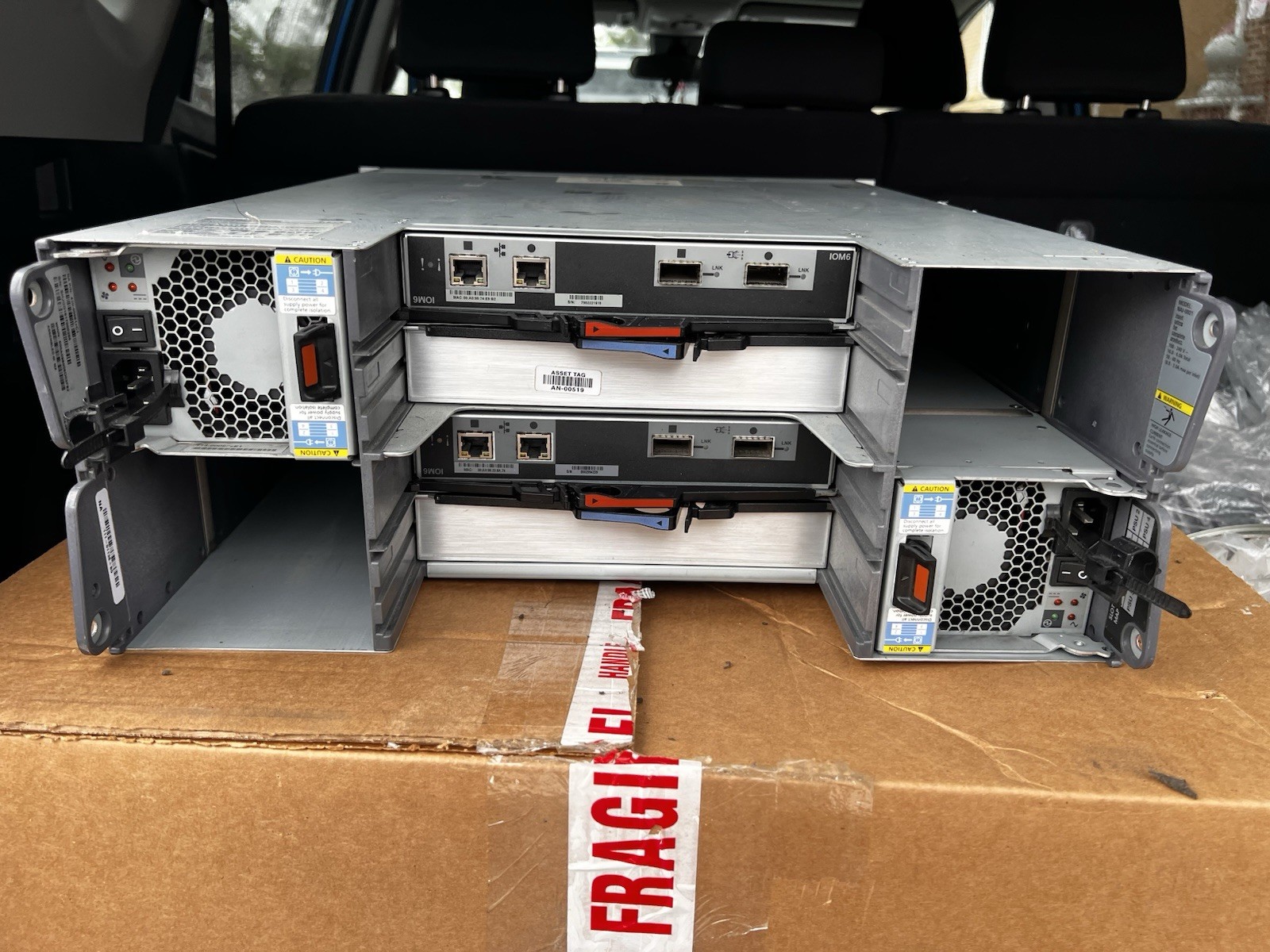 NetApp DS4246 Disk Array Shelf W/ 24x SAS SATA Trays 2x IOM6 Expansion JBOD