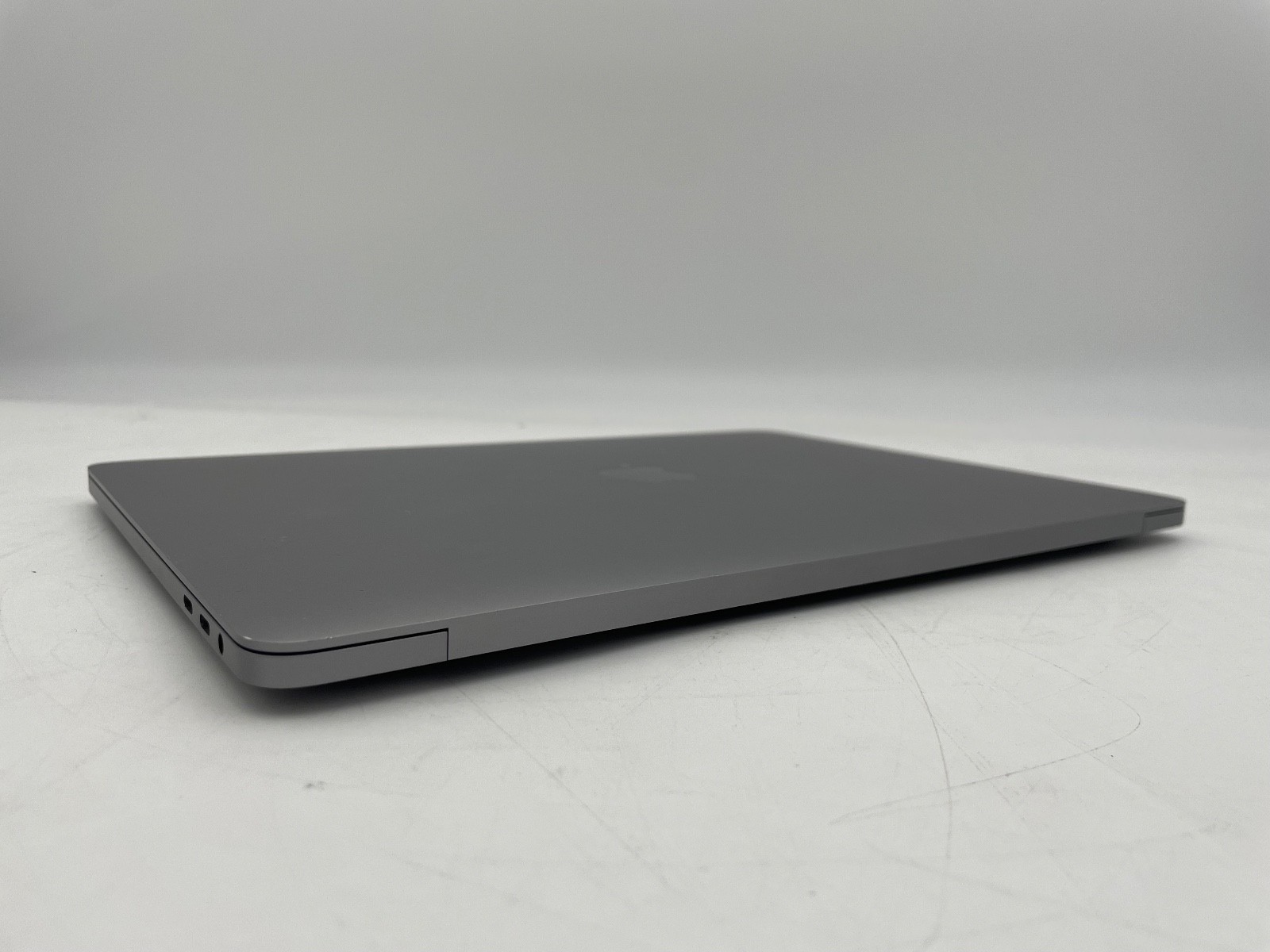Apple MacBook Pro 2020 13″ touchbar | intel 2.3 i7 | 16GB RAM 512GB SSD *