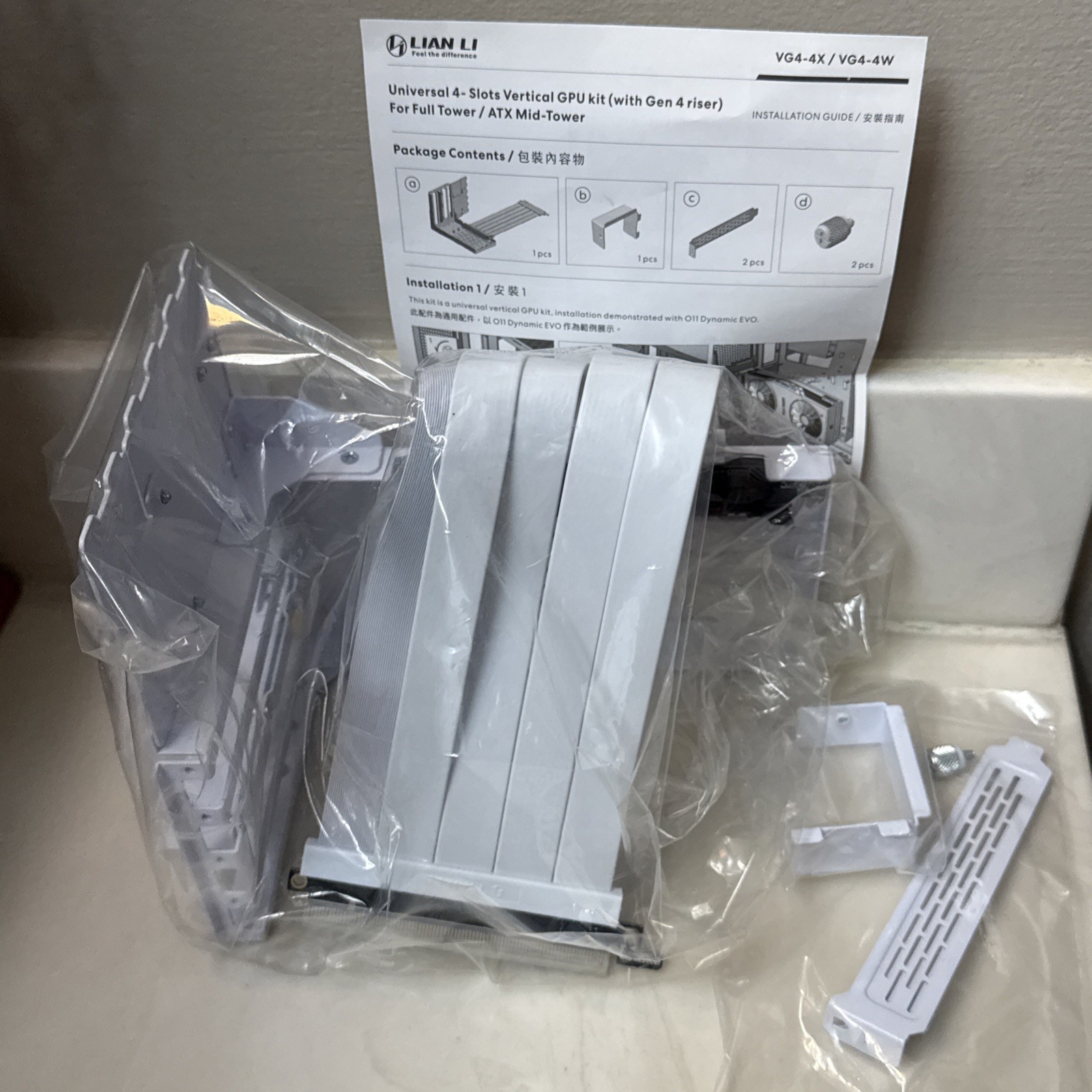 LIAN LI UNIVERSAL 4- SLOTS VERTICAL GPU KIT (WITH GEN 4 RISER) VG4-4 WHITE