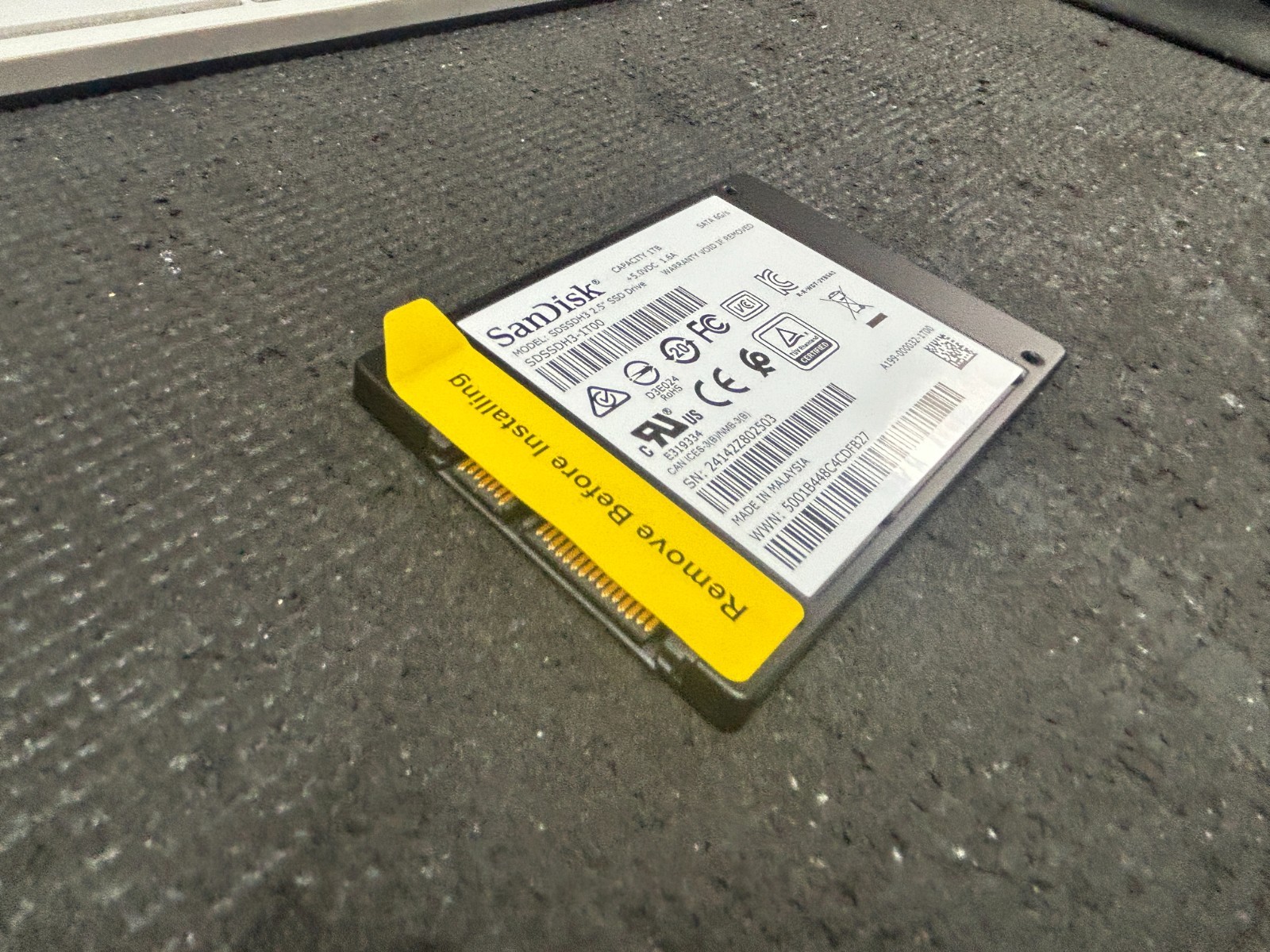 SanDisk Ultra 3D 1TB SATA 3 2.5″ Internal SSD SDSSDH31-T00