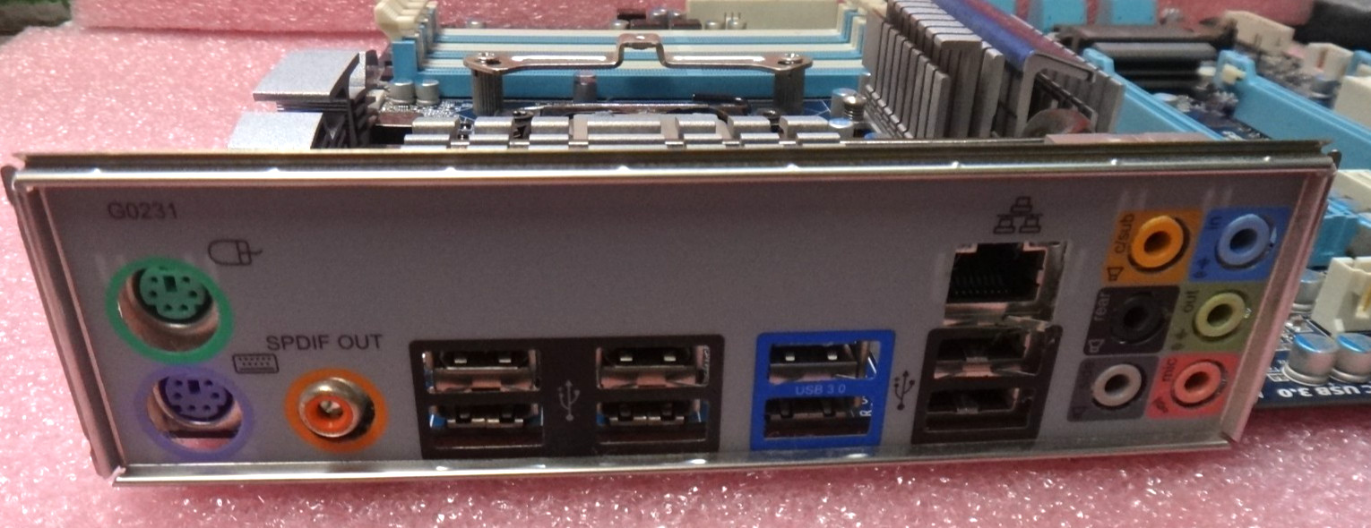 GIGABYTE GA-X58-USB3 Motherboard LGA1366 X58 DDR3 ATX + Intel i7-950