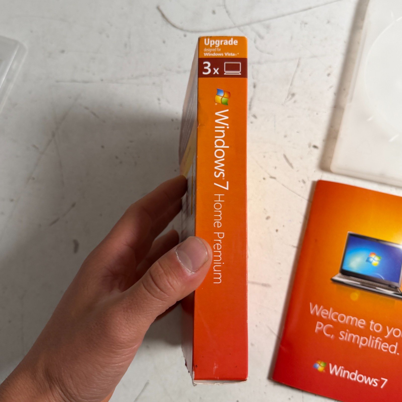 Microsoft Windows 7 Home Premium Upgrade Family Pack (3 PCs, 32/64-bit)