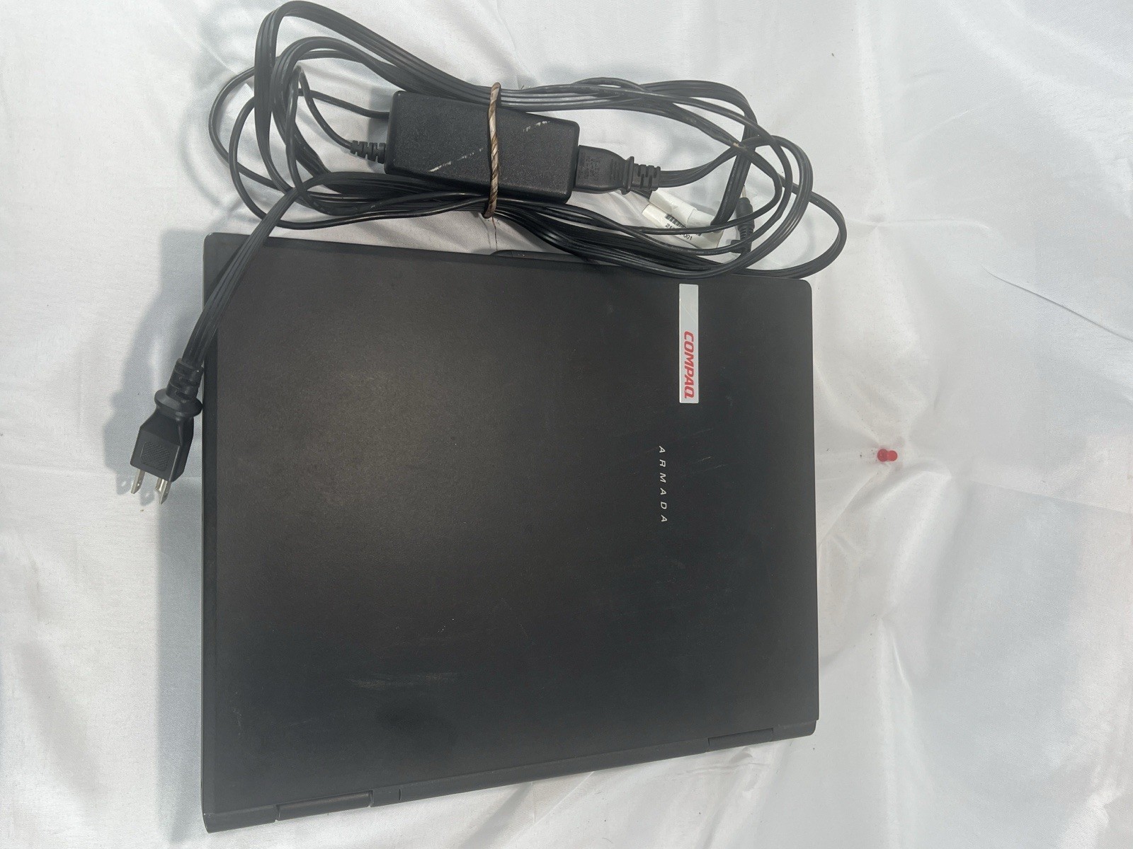 Compaq Armada E500 Pentium III 700MHz 192MB RAM 12GB Win 2000 Tested AC Read