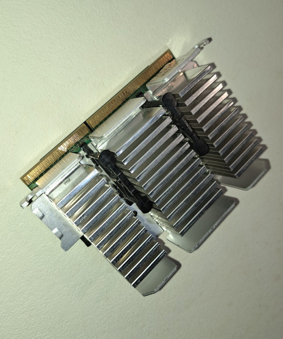 Intel SL3F7 Pentium III 550MHz/512KB/100MHz/2.0V SLOT1 CPU with Heatsink