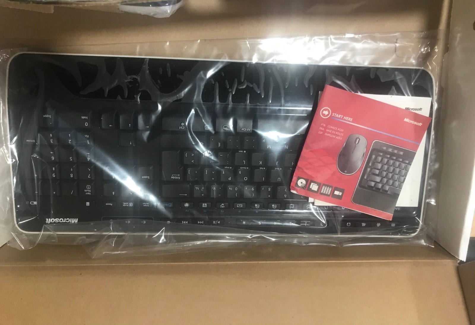 Microsoft Wireless Desktop 3000 Keyboard & Mouse Bluetrack Technology – FRENCH