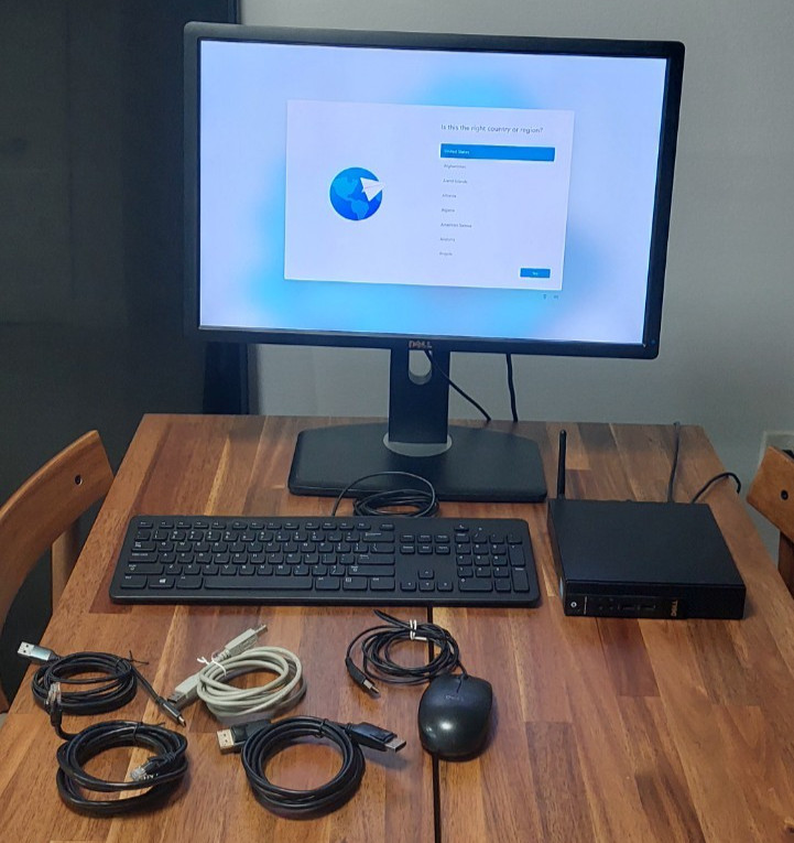 Dell OptiPlex 9020M Intel i7-256GB SSD 16GB RAM + Dell 24″ U2412MB + Accessories
