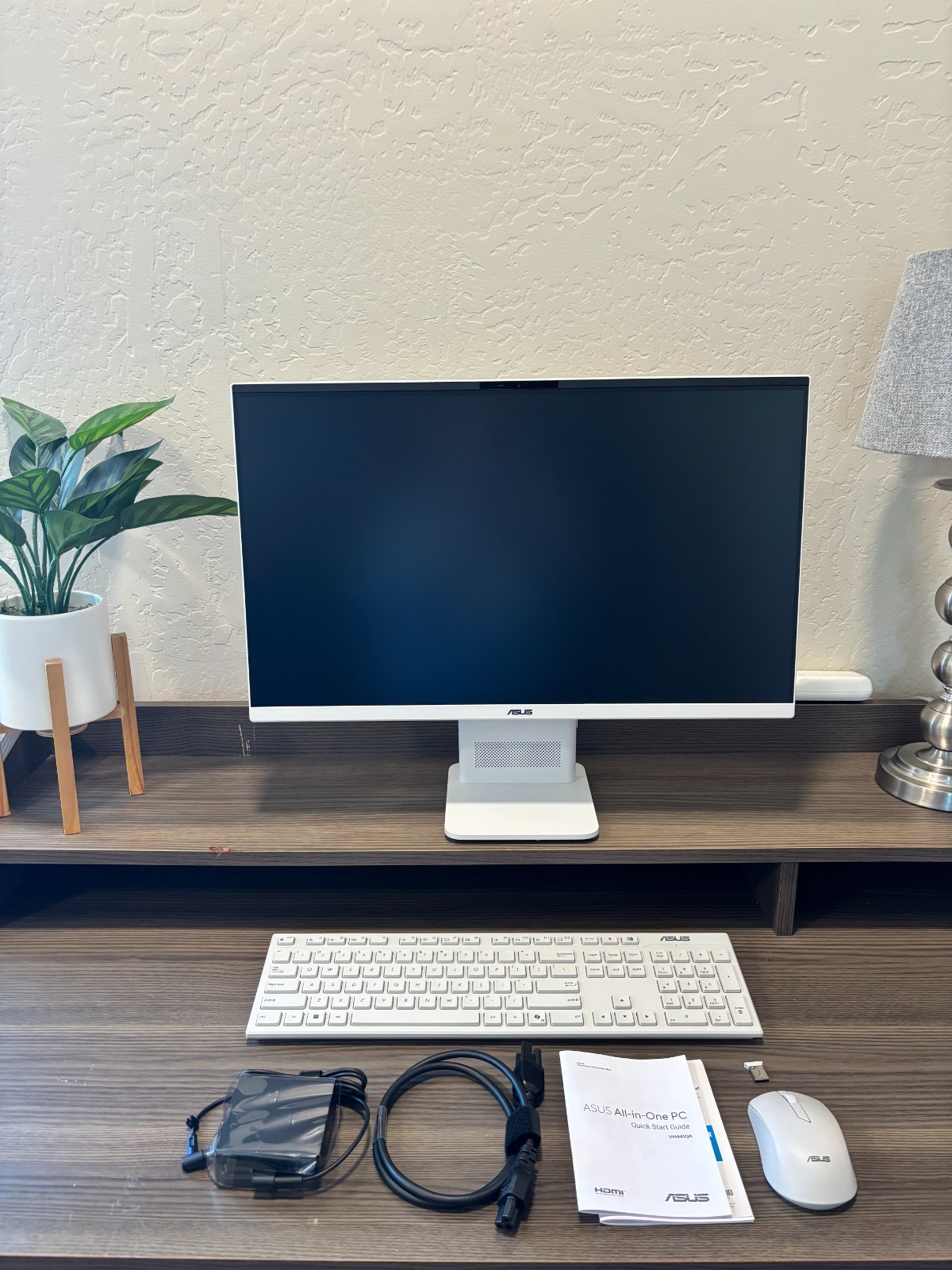 ASUS VM441 24″ FHD Touchscreen All-in-One – Snapdragon X – 16GB- 2026 Open Box!