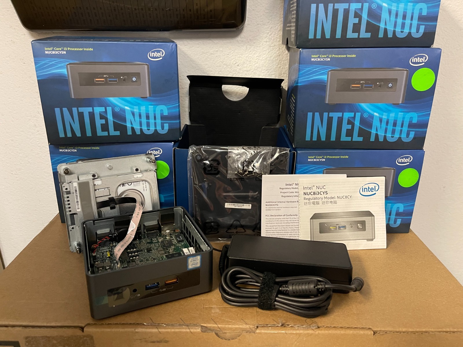 Intel NUC8i3CYSN i3-8121U, Radeon 540, *4GB RAM, 1TB HDD, Win10 – Retail Box