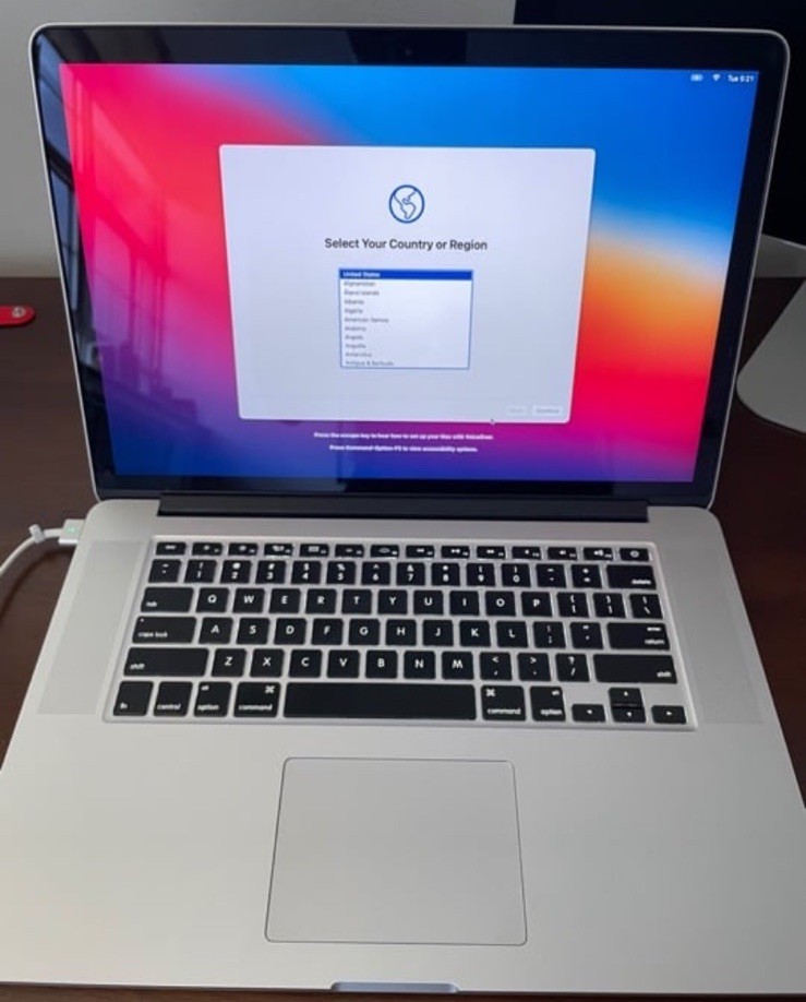 Apple MacBook Pro 15″ 2015 Silver i7 2.2GHz 16GB RAM 256GB SSD