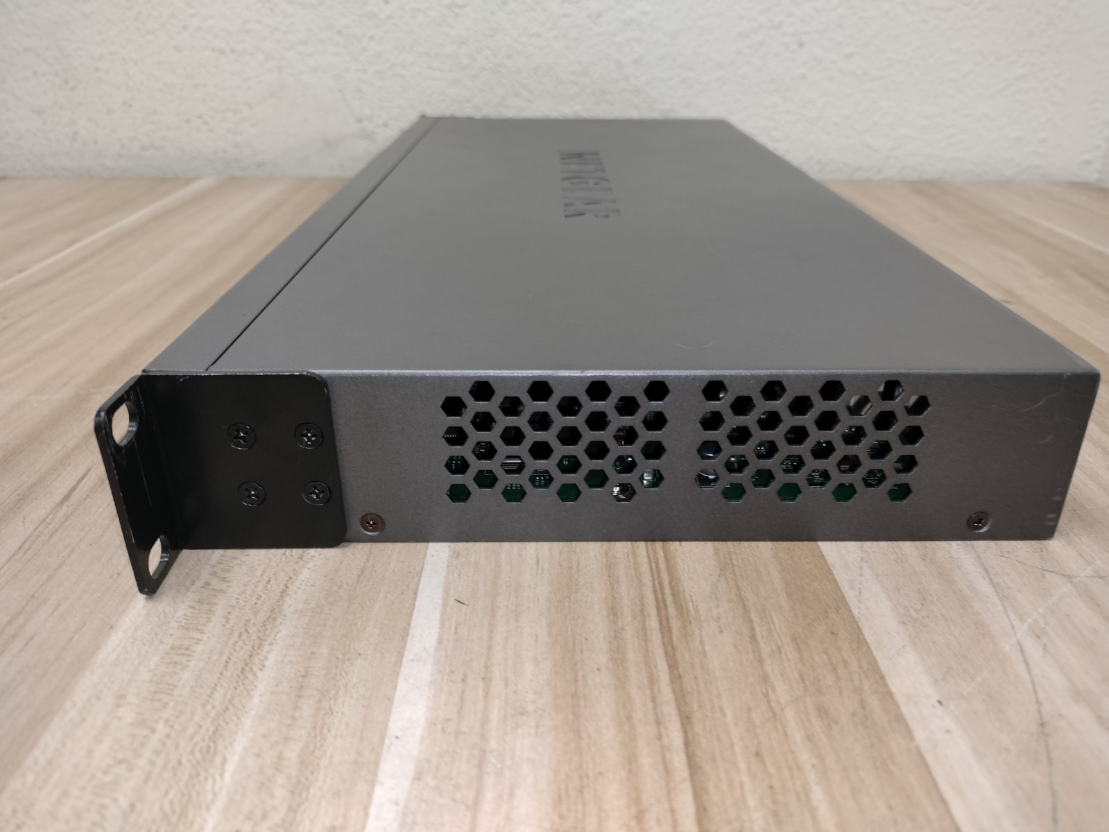Netgear ProSafe XS716T 16-Port 10-Gigabit Smart Managed Switch w/ Rack Ears