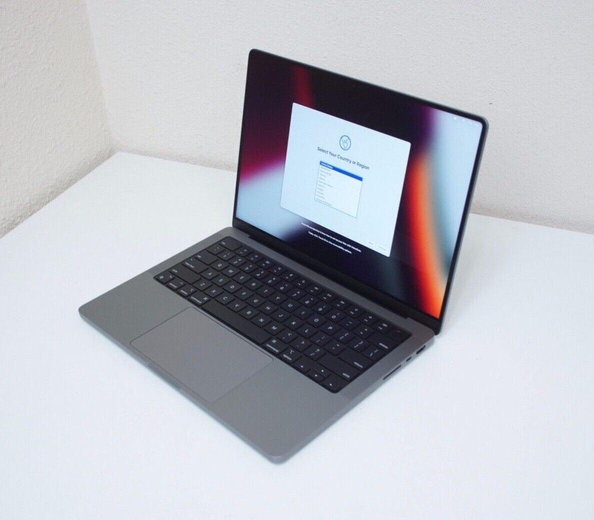 Apple MacBook Pro 2021 14 Inch 3.2 GHz Apple M1 Pro 512GB SSD 16GB RAM 16C GPU
