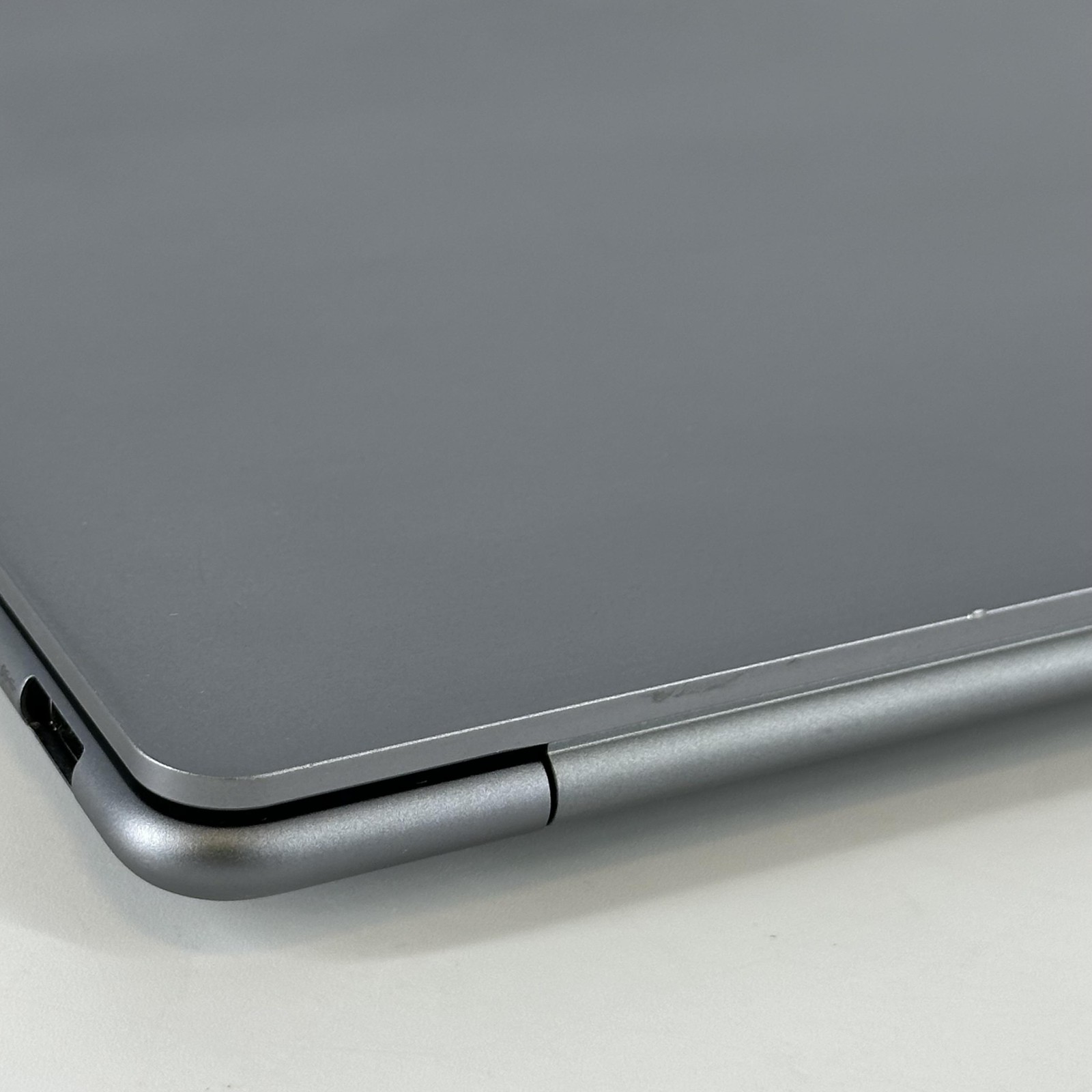 Lenovo Slim 7i 14 Gray FHD+ TOUCH 1.4 GHz Ultra 7 155H 32GB 1TB SSD Very Good