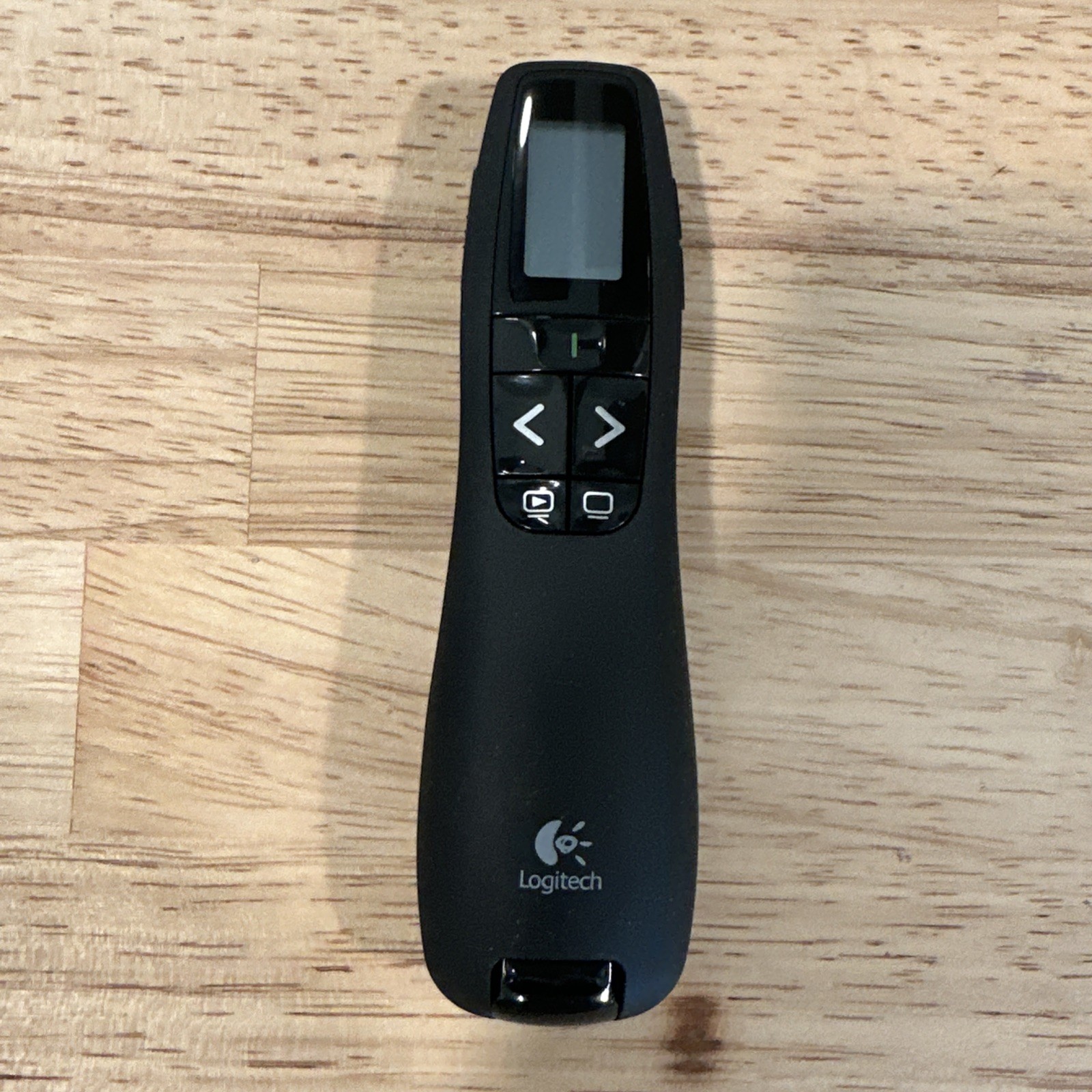 Logitech R800 Wireless Laser and Presentation Remote Control Black with Dongle