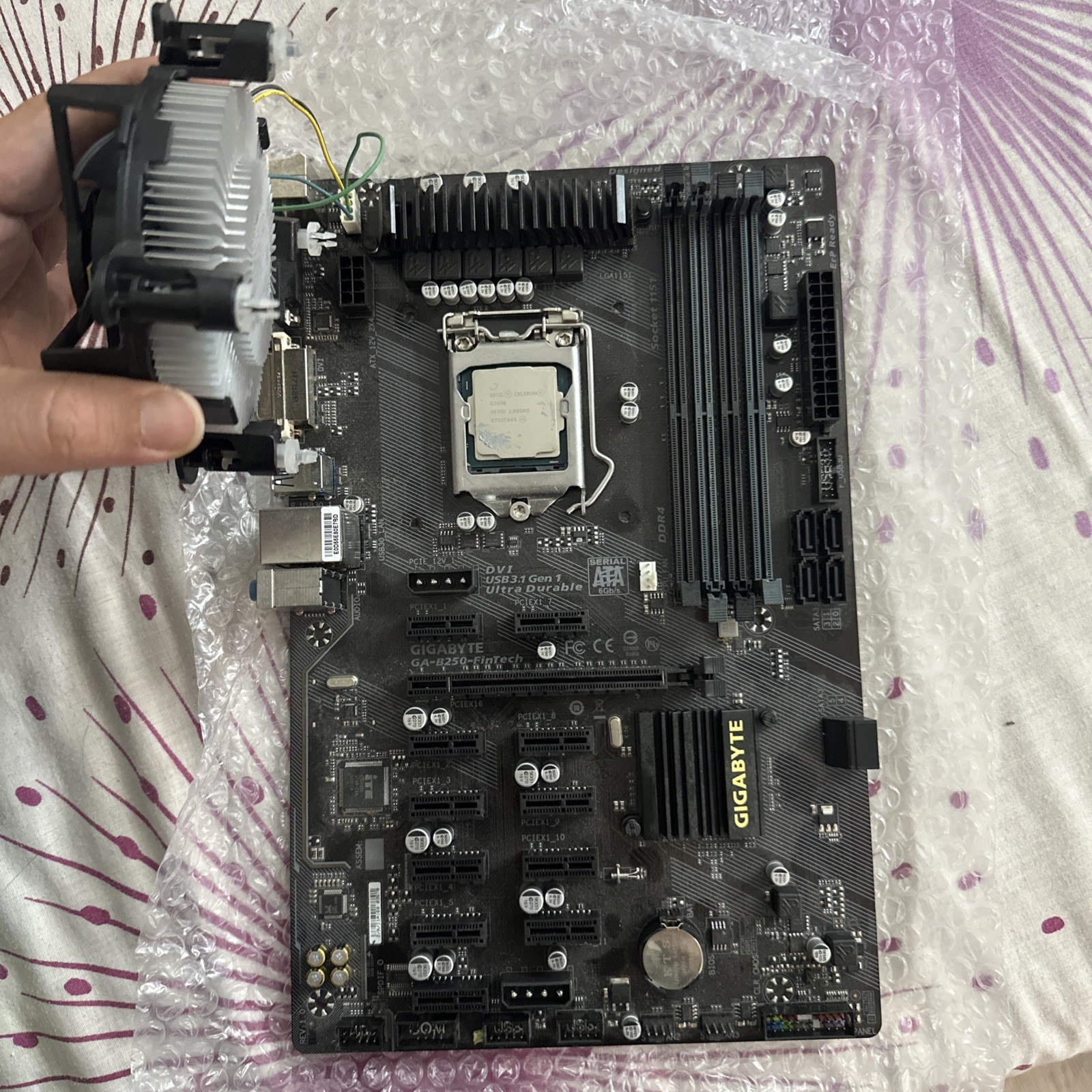 GIGABYTE GA-B250FINTECH ATX MOTHERBOARD LGA1151 Fan+ Intel Celeron G3930 2.9 GHZ