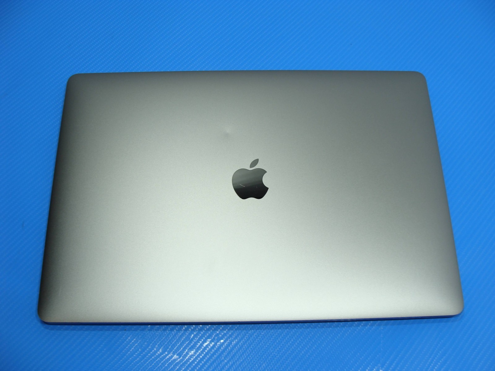 Apple MacBook Pro A1990 15″ (2018) i7-8750H 2.2GHz 16GB 512GB PRO 555X MR932LL/A