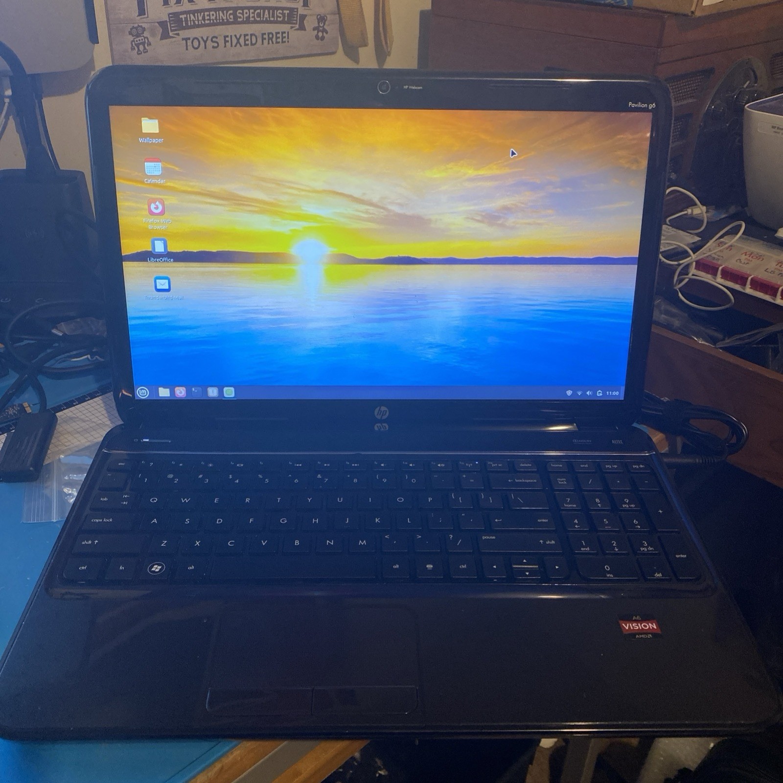 HP Pavilion G6-AMD A6-2.7GHZ,8GB,640 GB HD, Linux Mint- Runs well – Read!