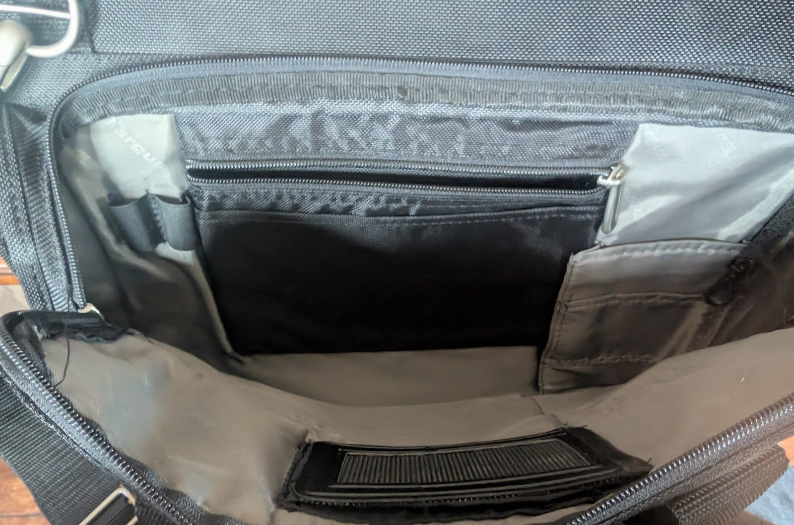 Targus Black Laptop Briefcase Messenger Bag Padded Shoulder Strap Work Travel