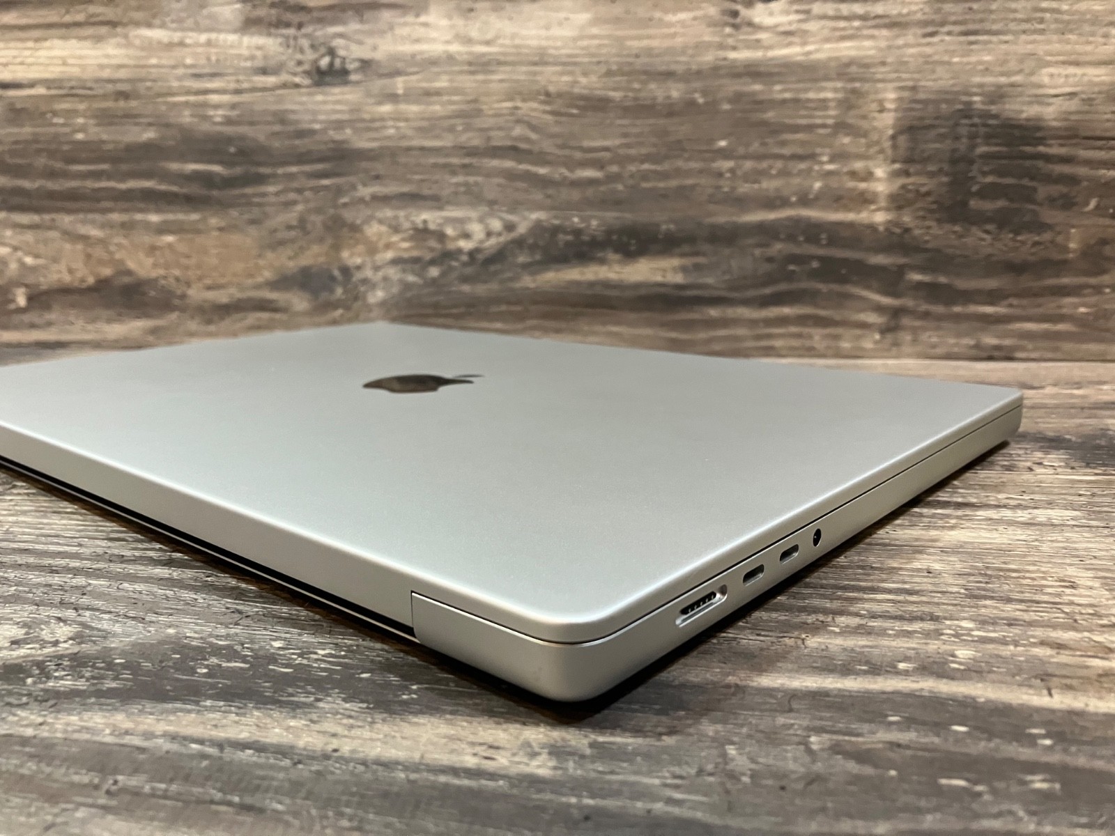 Apple MacBook Pro 16″ | M3 Pro | 36GB RAM 512GB | Silver A2991 | 100% Battery VG