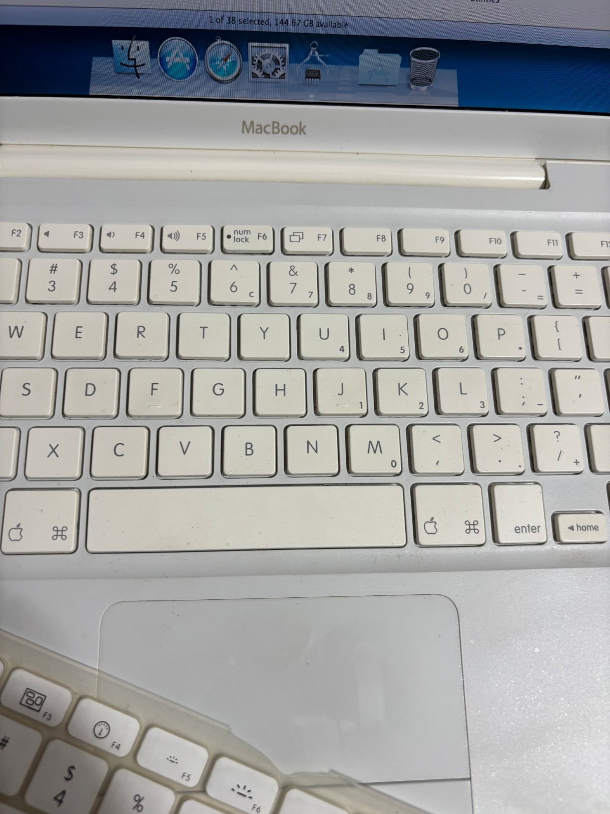 Vtg APPLE 13″ MACBOOK 160GB OS-X Laptop computer A1181 2G RAM 1.83MHz Core Duo