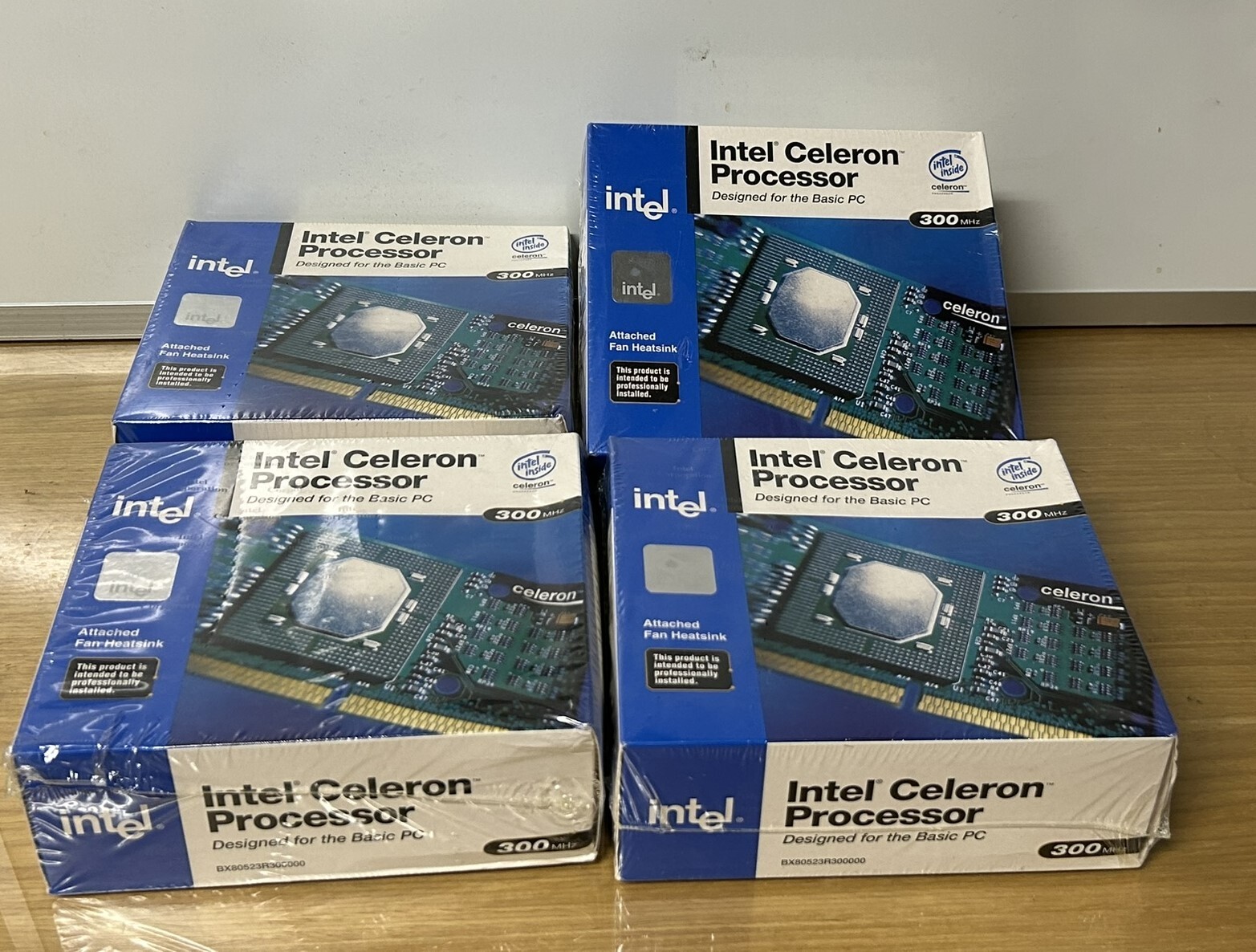 Brand New Sealed INTEL Intel Celeron 300MHz Slot 1 Processor with Heatsink BX805