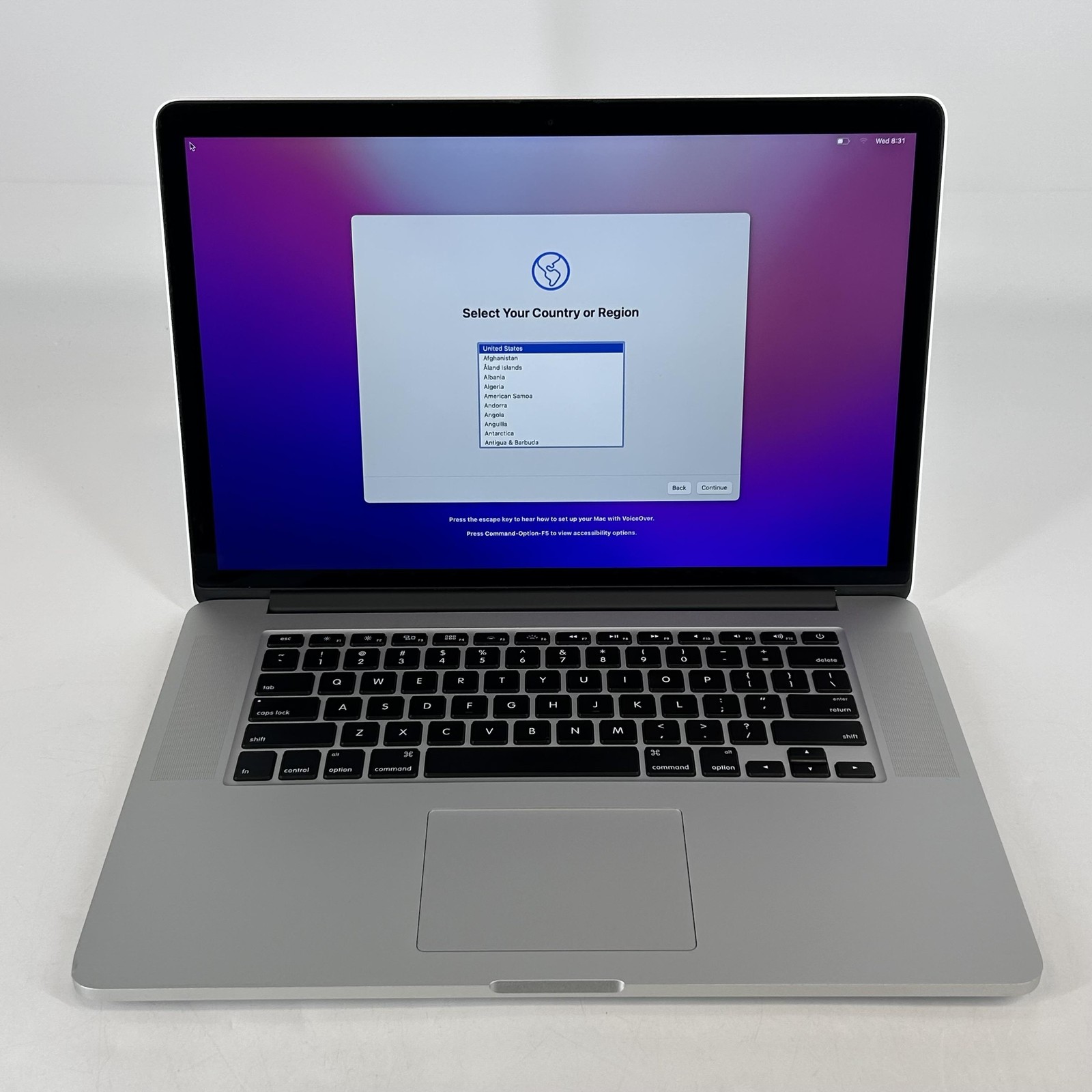 MacBook Pro Retina 15 Silver 2015 2.2 GHz i7 4th Gen. 16GB 256GB SSD Good