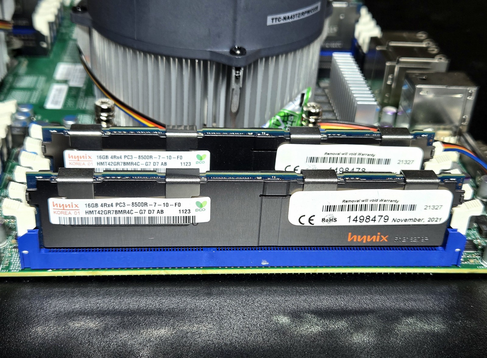 Supermicro X9DRi-LN4F+ Dual Xeon E5-2670 128GB RAM Server Motherboard Combo IPMI