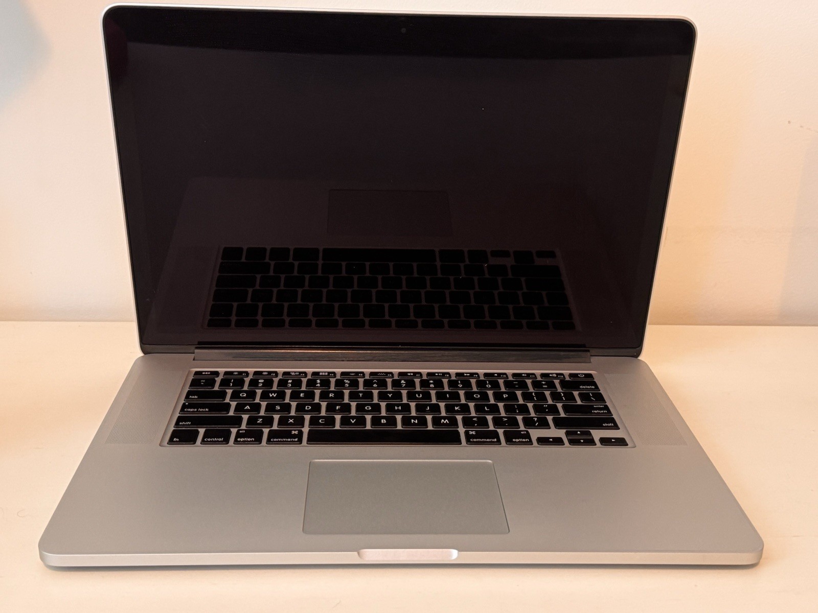 APPLE MACBOOK PRO 15 | 16GB | 256GB SSD | i7 3.4GHZ | RETINA |MONTEREY |WARRANTY