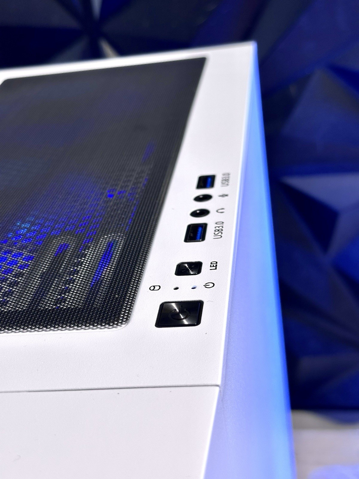 Ryzen 7 32 GB RAM, 2TB SSD Gaming Computer Desktop PC Nvidia RTX 5060