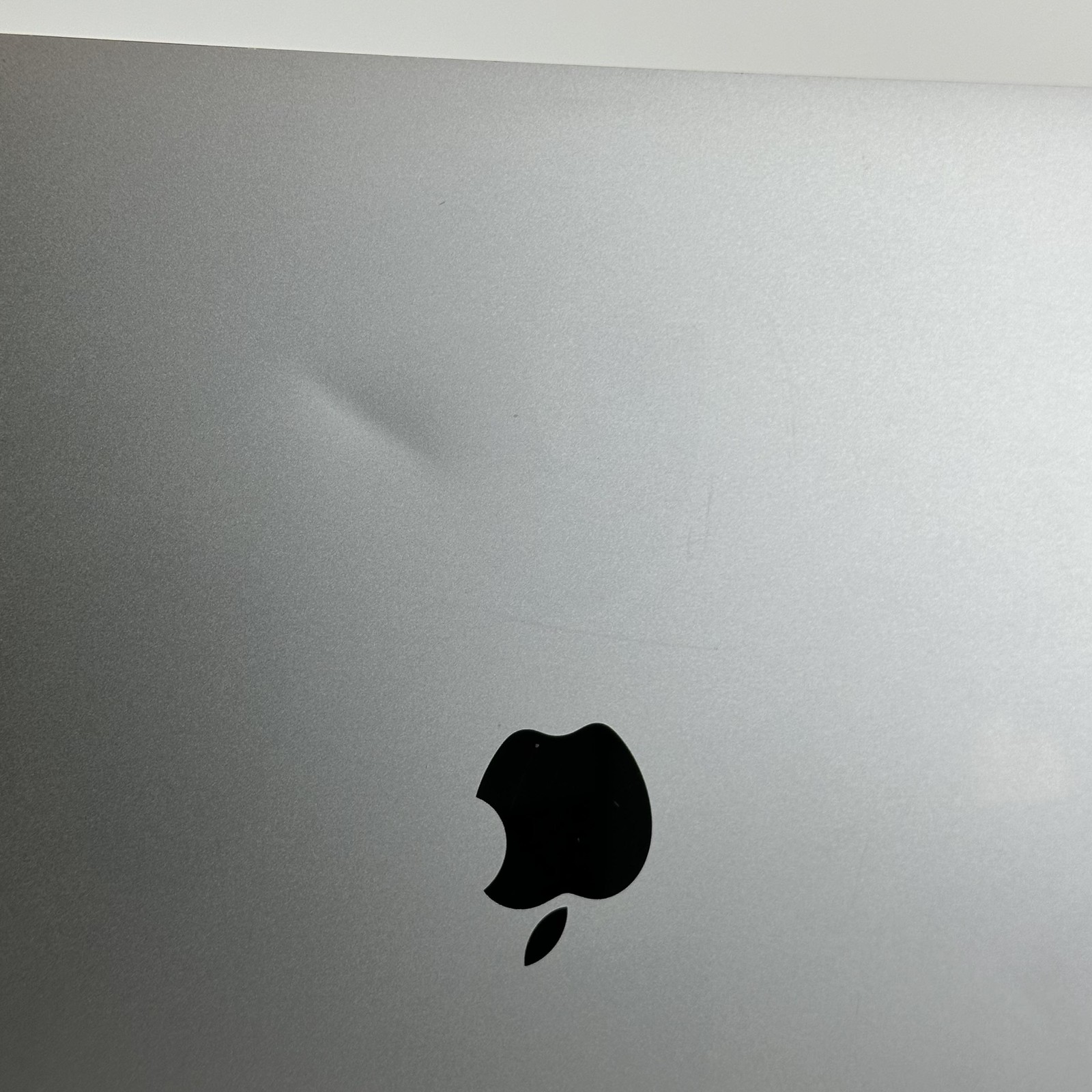 MacBook Pro 16 Touch Bar Space Gray 2019 2.4GHz i9 32GB 2TB SSD Radeon Pro 5500M
