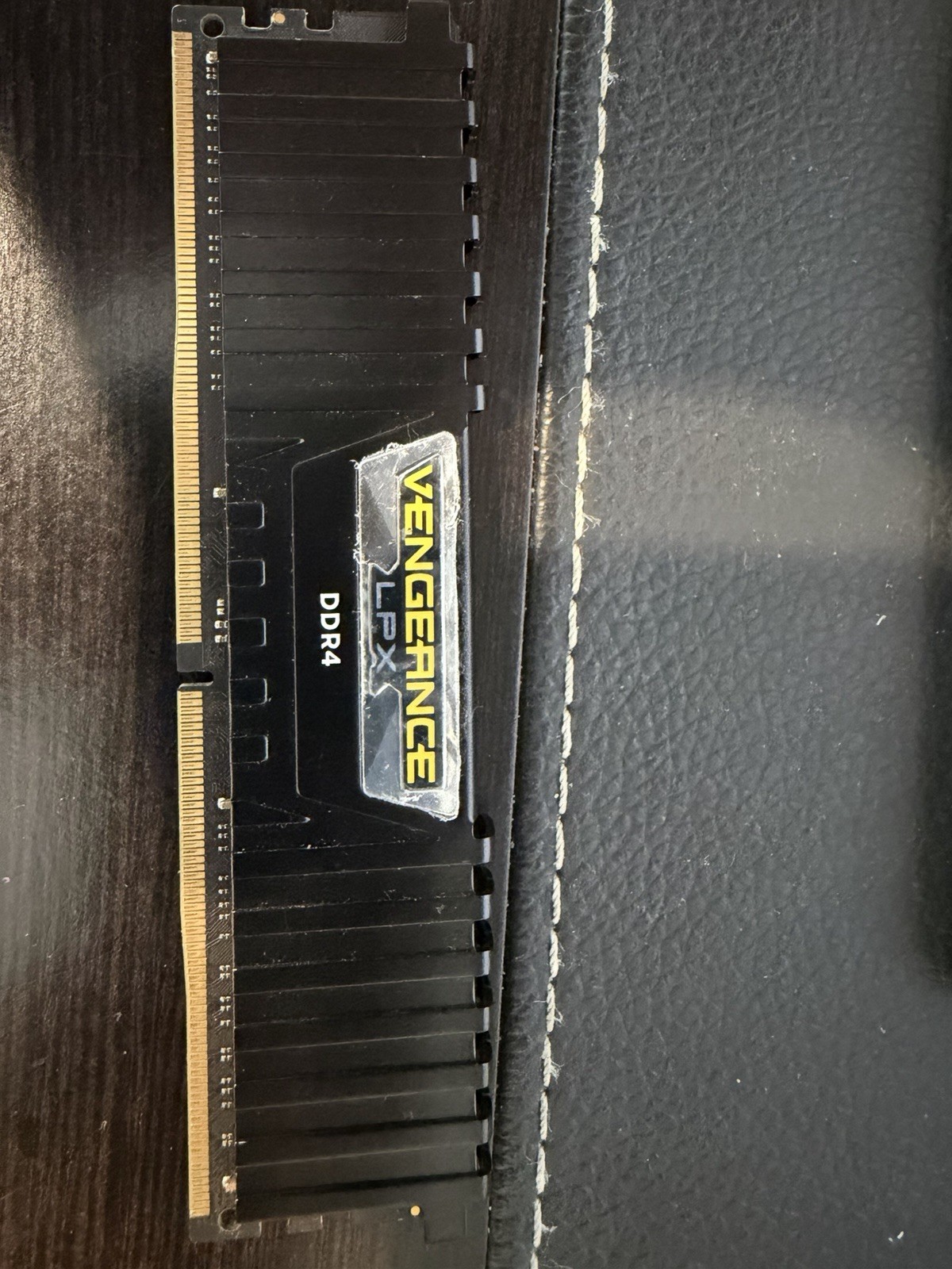 16GB CORSAIR VENGEANCE DDR4 3000MHz PC4-24000 CM4X16GC3000C16K2E-CN