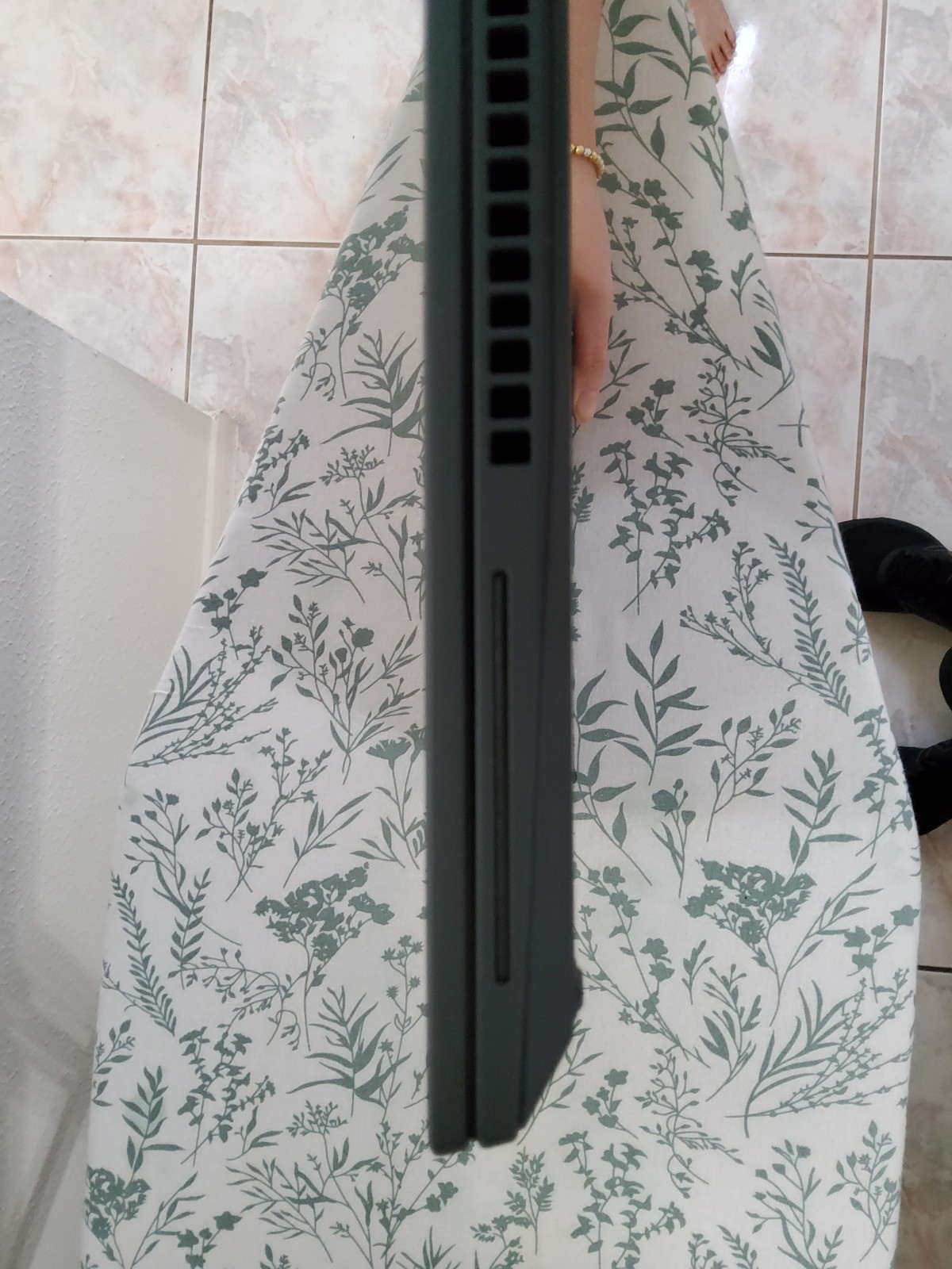 Lenovo ThinkPad P14s Gen 4 | AMD 7840U | 64GB RAM | 1200p IPS DISPLAY | NO SSD