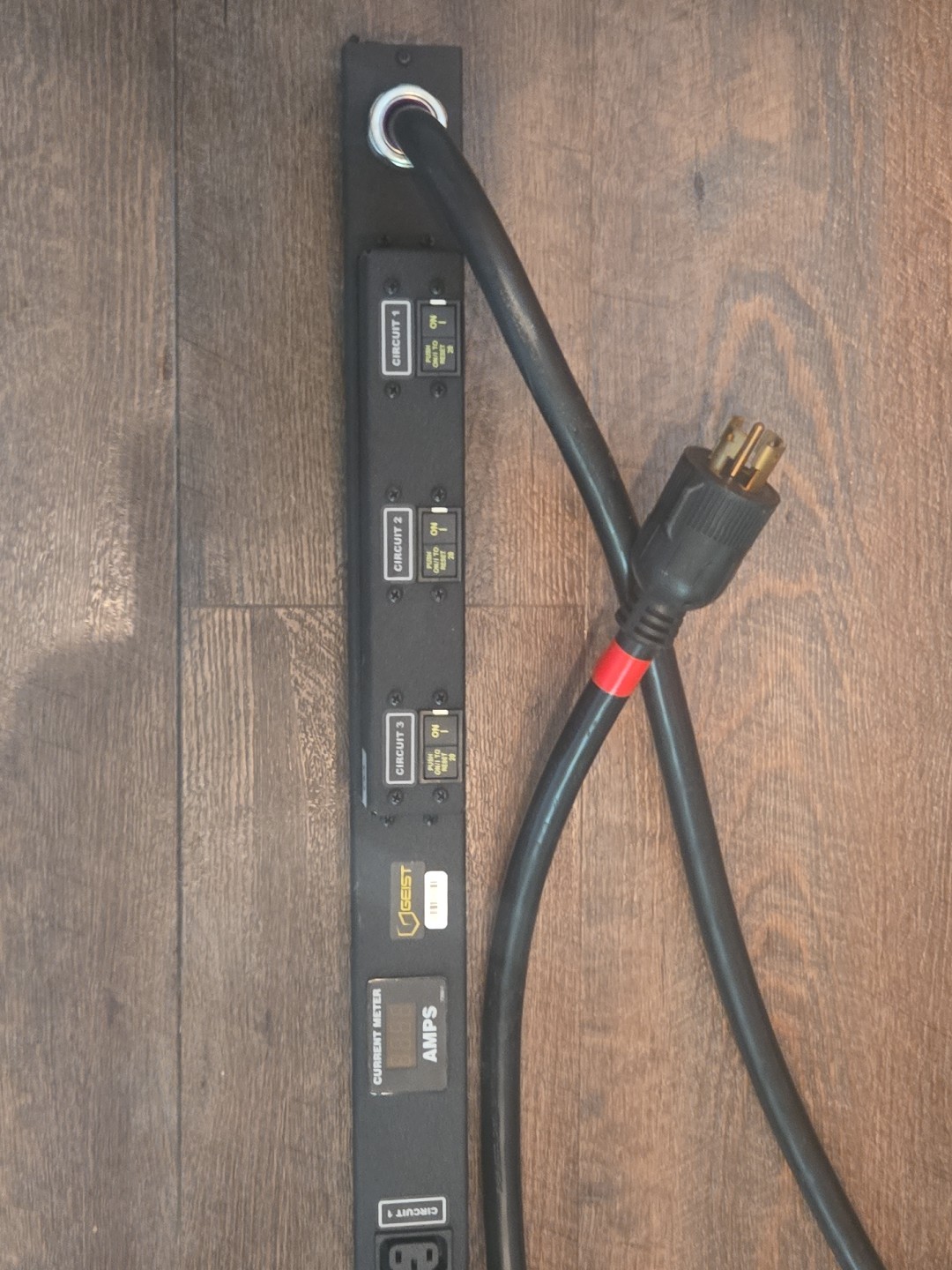 Geist Metered PDU XPBA308-103IN6TL15 120/208V 30A (24) C13 & (6) C19 L15-30 Plug