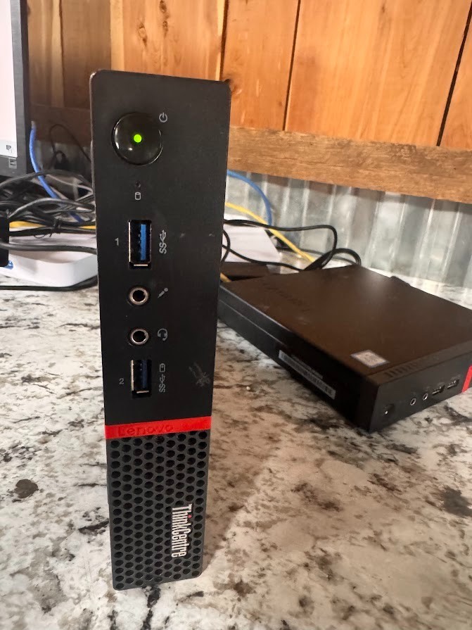 Lenovo ThinkCentre M900x Tiny Intel Core i5-6600 8GB