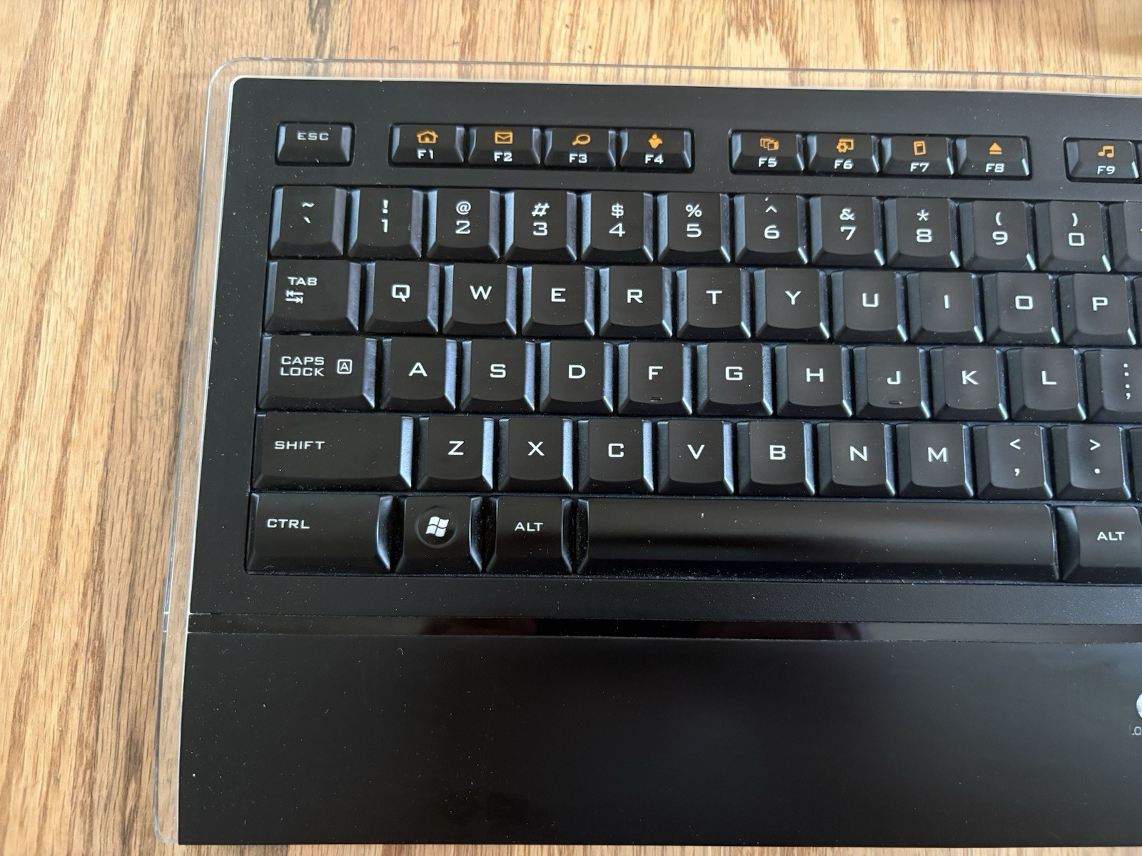 Logitech Slim Wired Illuminated USB Keyboard Y-UY95 Tested Working VG Cond. K740