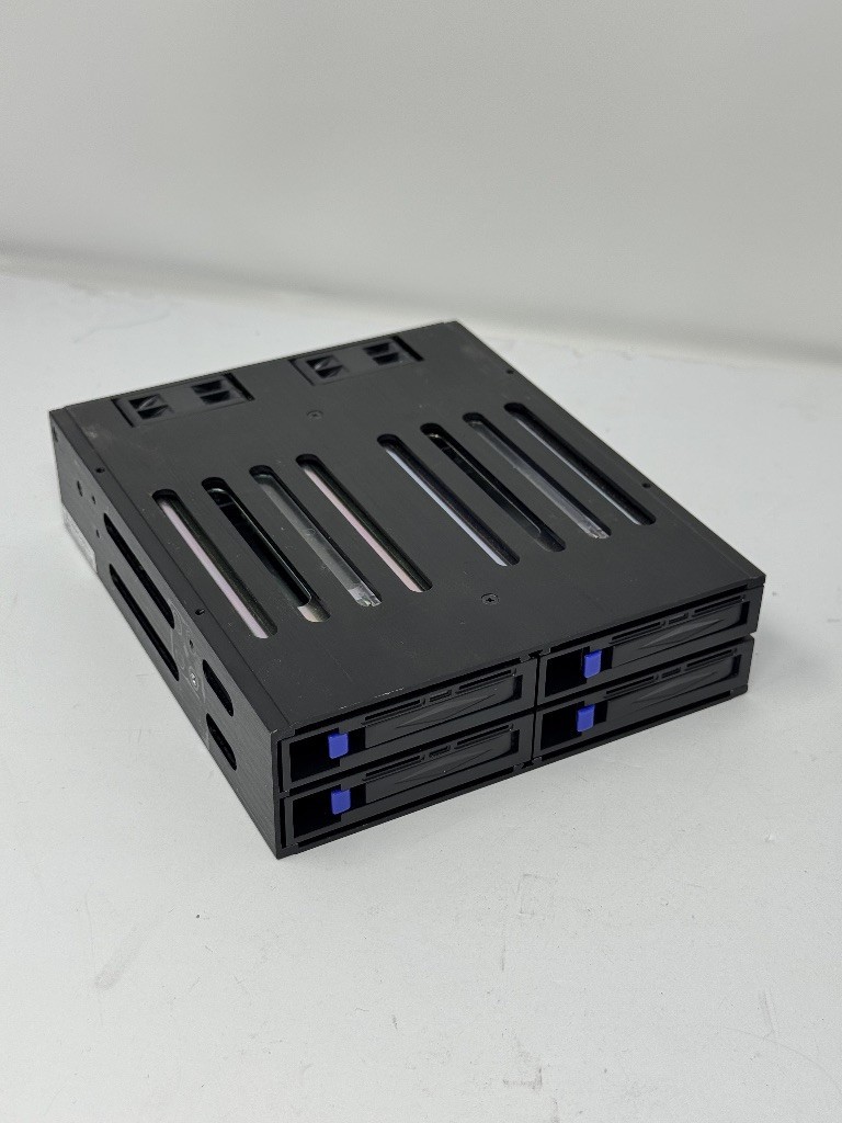 StarTech SATSASBP425 4-Bay 2.5″ SAS SATA SSD HDD Hot-Swap Backplane 5.25″