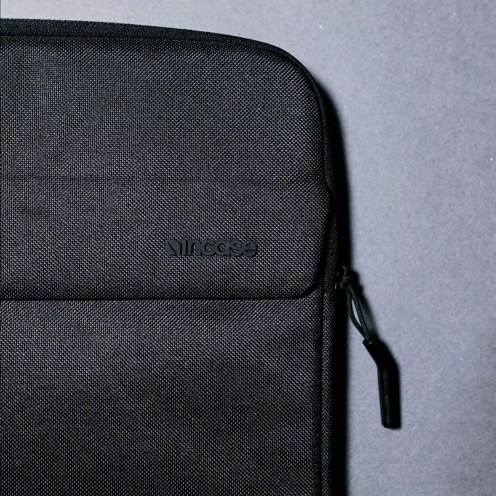 Incase – Crosstown Sleeve for 14″ Laptop – Black