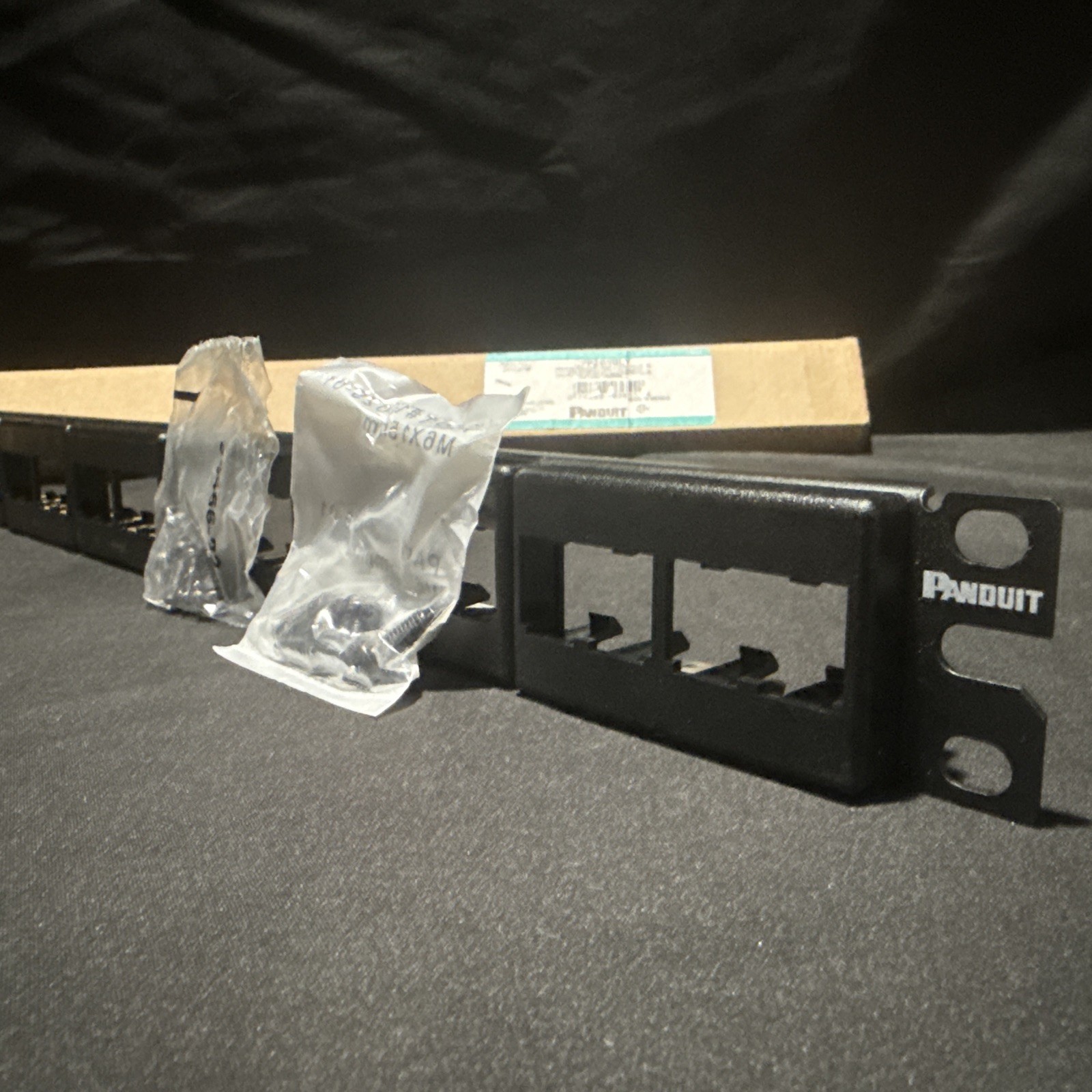 Panduit CPP24WBLY Mini-Com 24-Port 1U Modular Patch Panel Empty Unloaded