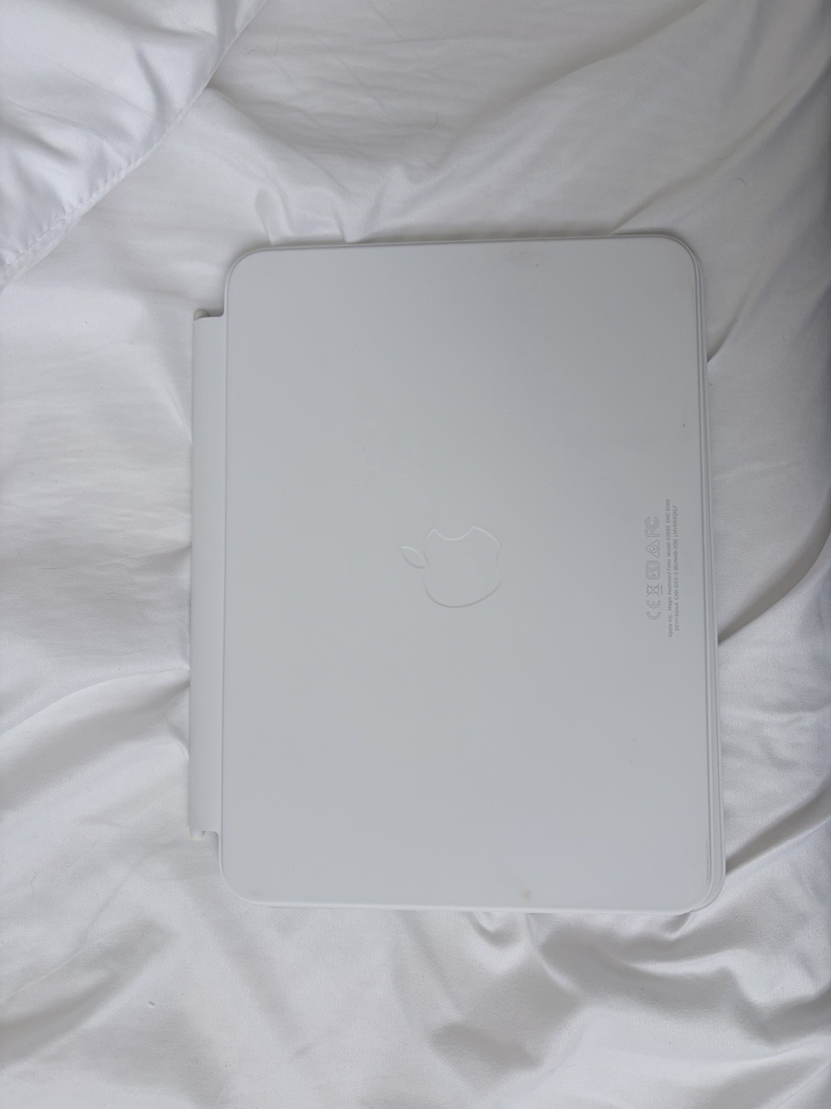Apple Magic Keyboard Folio/Case for Apple iPad White Built-In Keyboard Stand