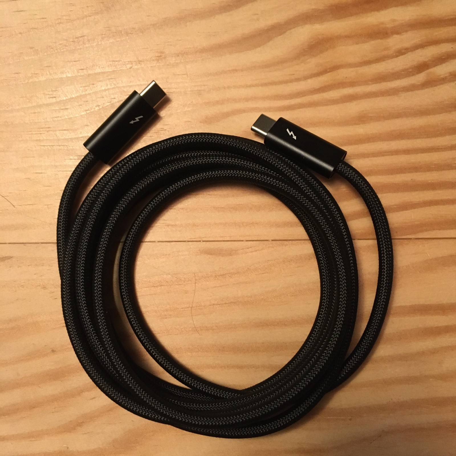 2M Thunderbolt 3 Cable 40Gbps MacBook 8K Video Docking Station Macs