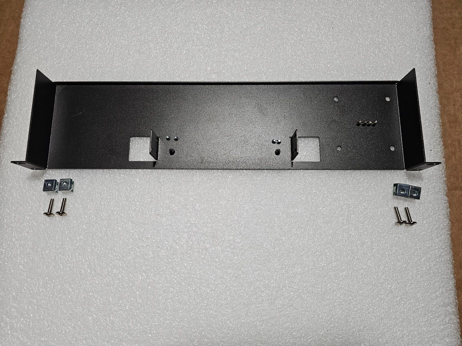 Opengear ACM5500 Series 19″ Rack Shelf For Single Unit w/ screws see pictures