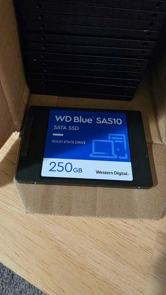 22 Western Digital Blue 3D NAND 250GB 2.5″ SATA III Internal SSD’s – WDS250G2B0A