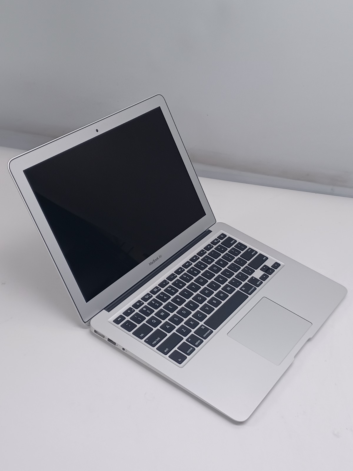 Apple Macbook Air 2017 8GB RAM 256GB SSD i5-5350U 2017 Refurbished