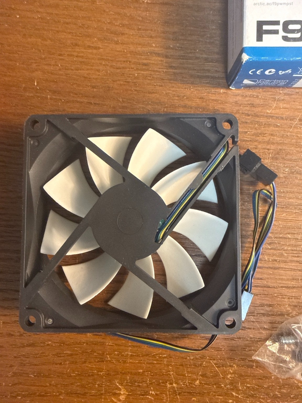 ARCTIC F9 PWM PST 92mm Case Fan Fluid Dynamic Bearing 4-Pin PWM w/ Box & Screws