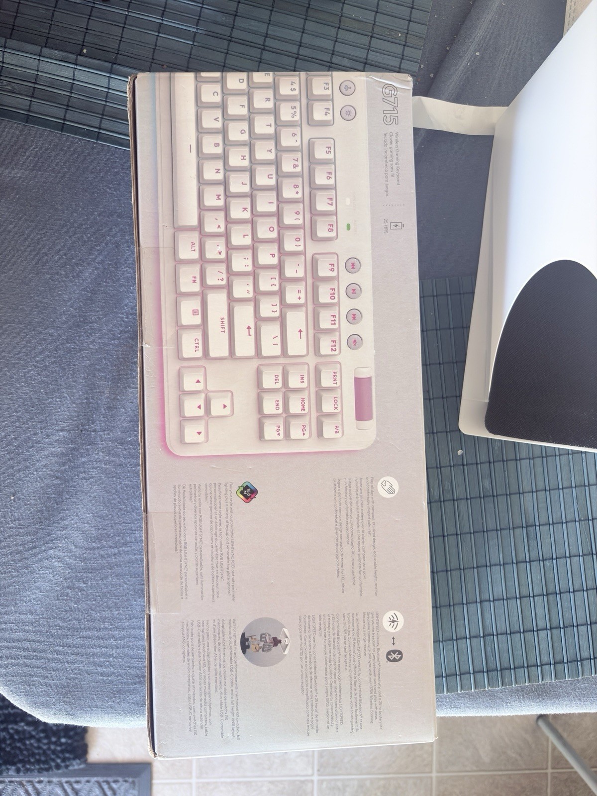 Logitech G715 Wireless/Bluetooth White