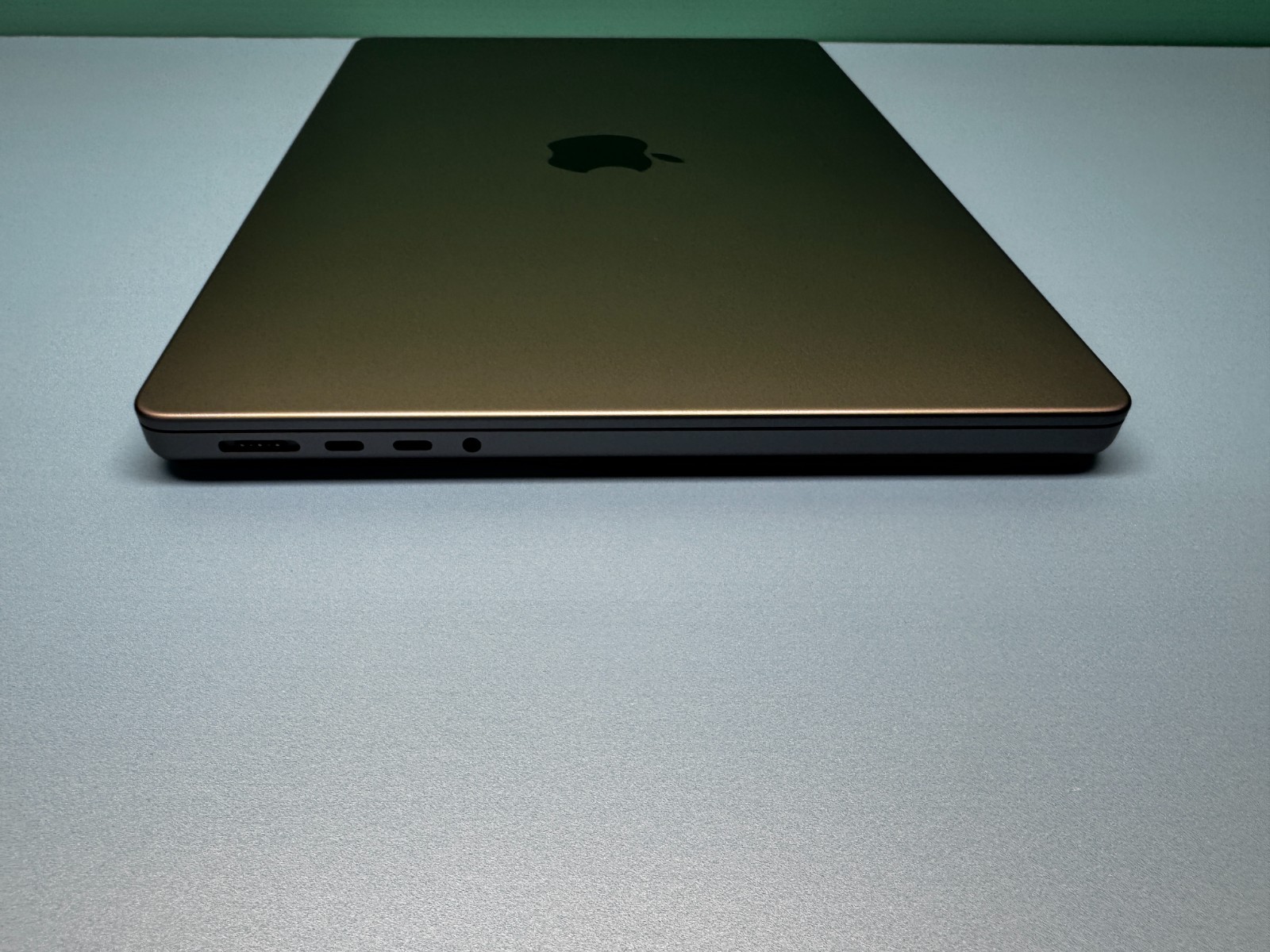 Tahoe 2021/22+ Apple MacBook Pro 14″ 32CORE M1 MAX 64GB RAM 1TB SSD – WARRANTY