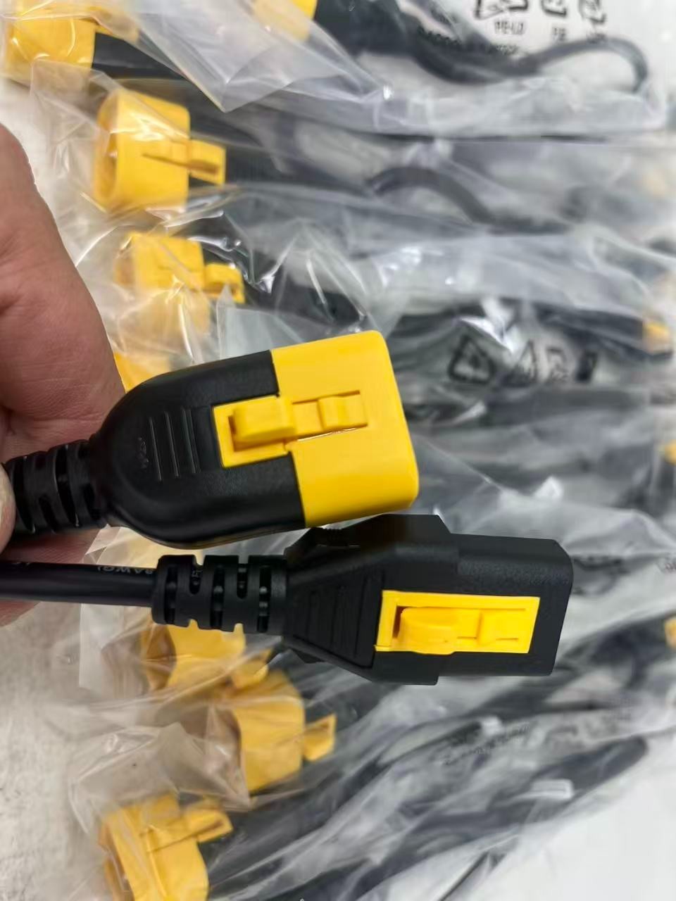 lot of 10 ,Locking IEC C13 to C14 Power Cable 18AWG 2FT Server PDU UPS Cord,new