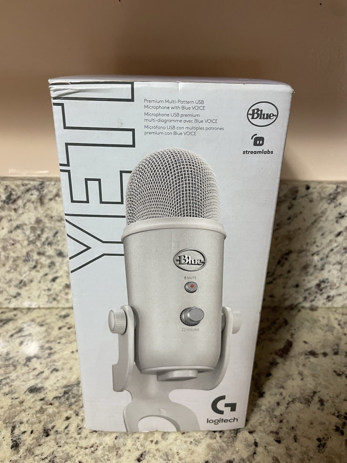 Logitech Creators Blue Yeti USB Microphone Studio Sound Plug & Play-White Mist