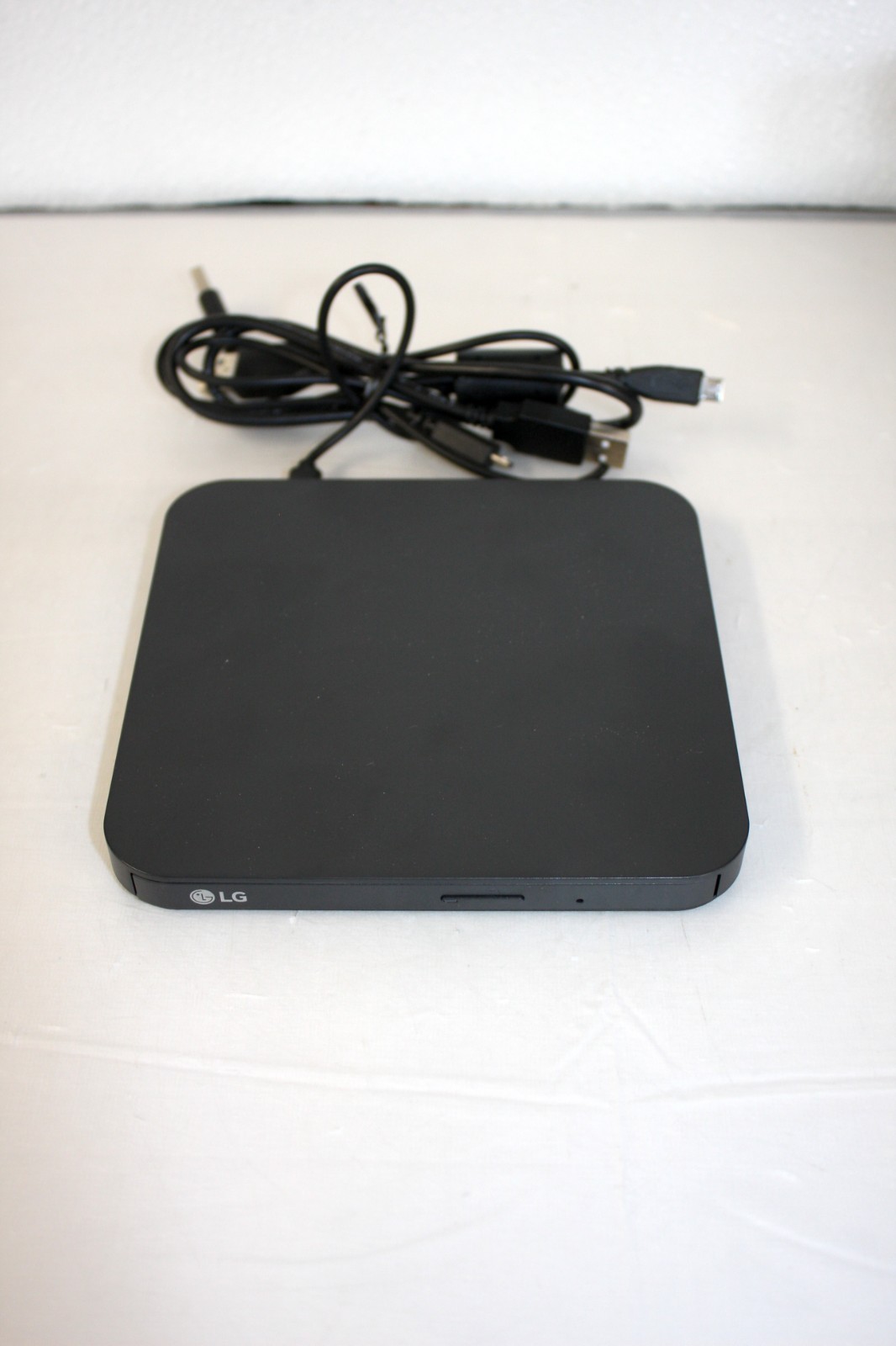 NEW LG SP80NB80 Ultra Slim Portable External Drive DVD Writer, Playback Mac/PC