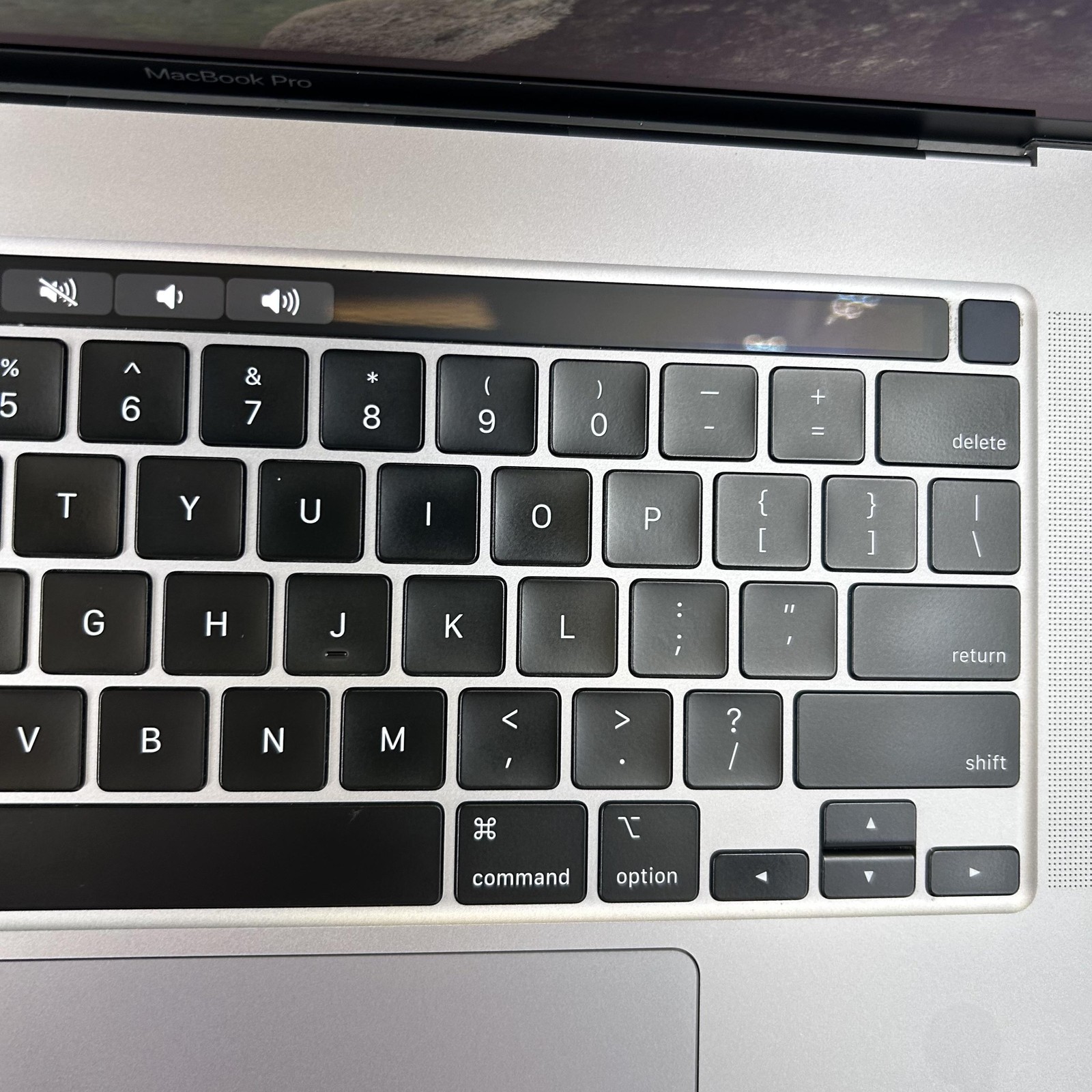 MacBook Pro 16 Touch Bar Space Gray 2019 i9 16GB 1TB AMD Radeon Pro 5500M Good