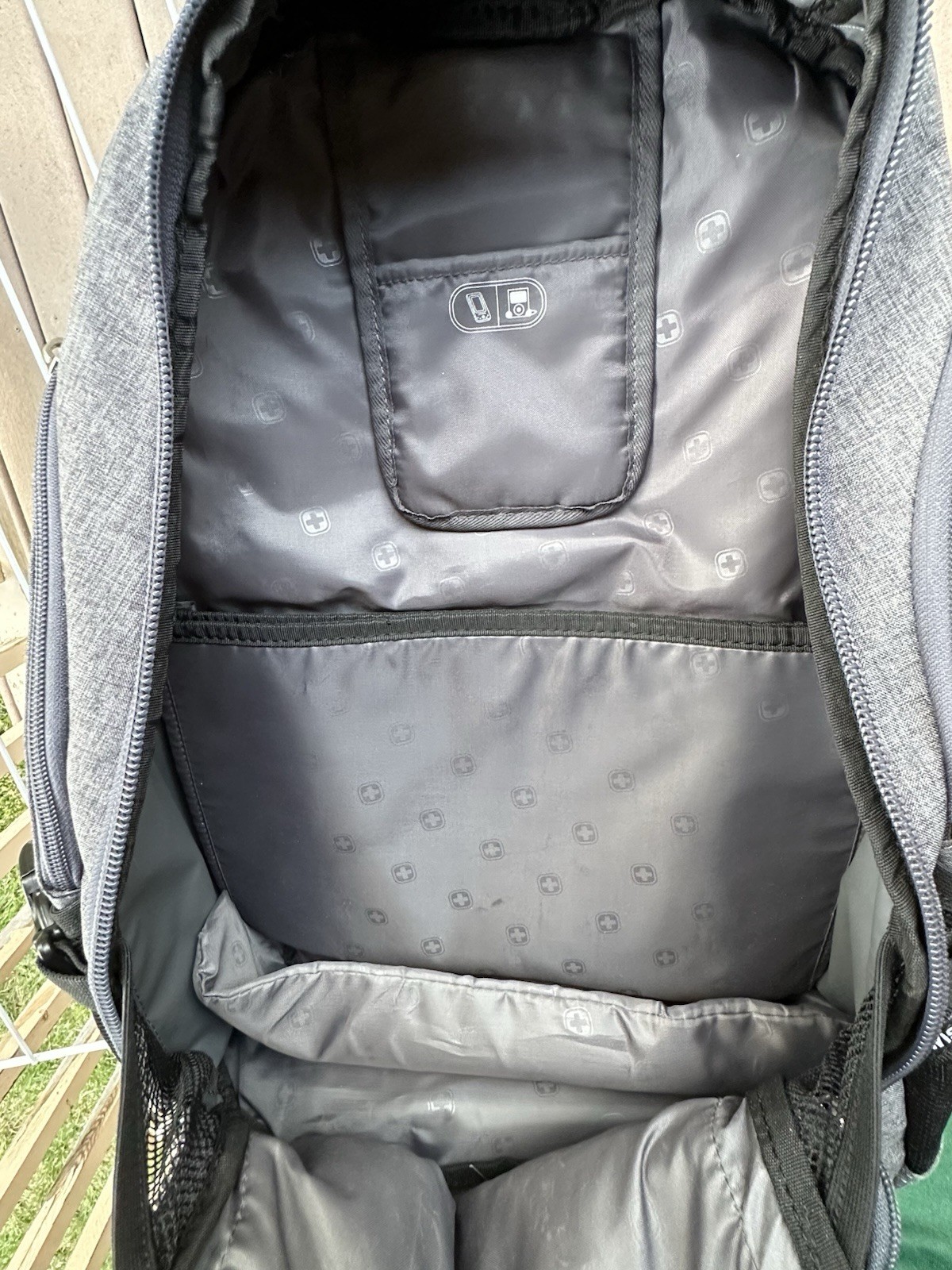 SwissGear 1900 Scansmart TSA Friendly 17 Inch Laptop Backpack – Gray/Heather
